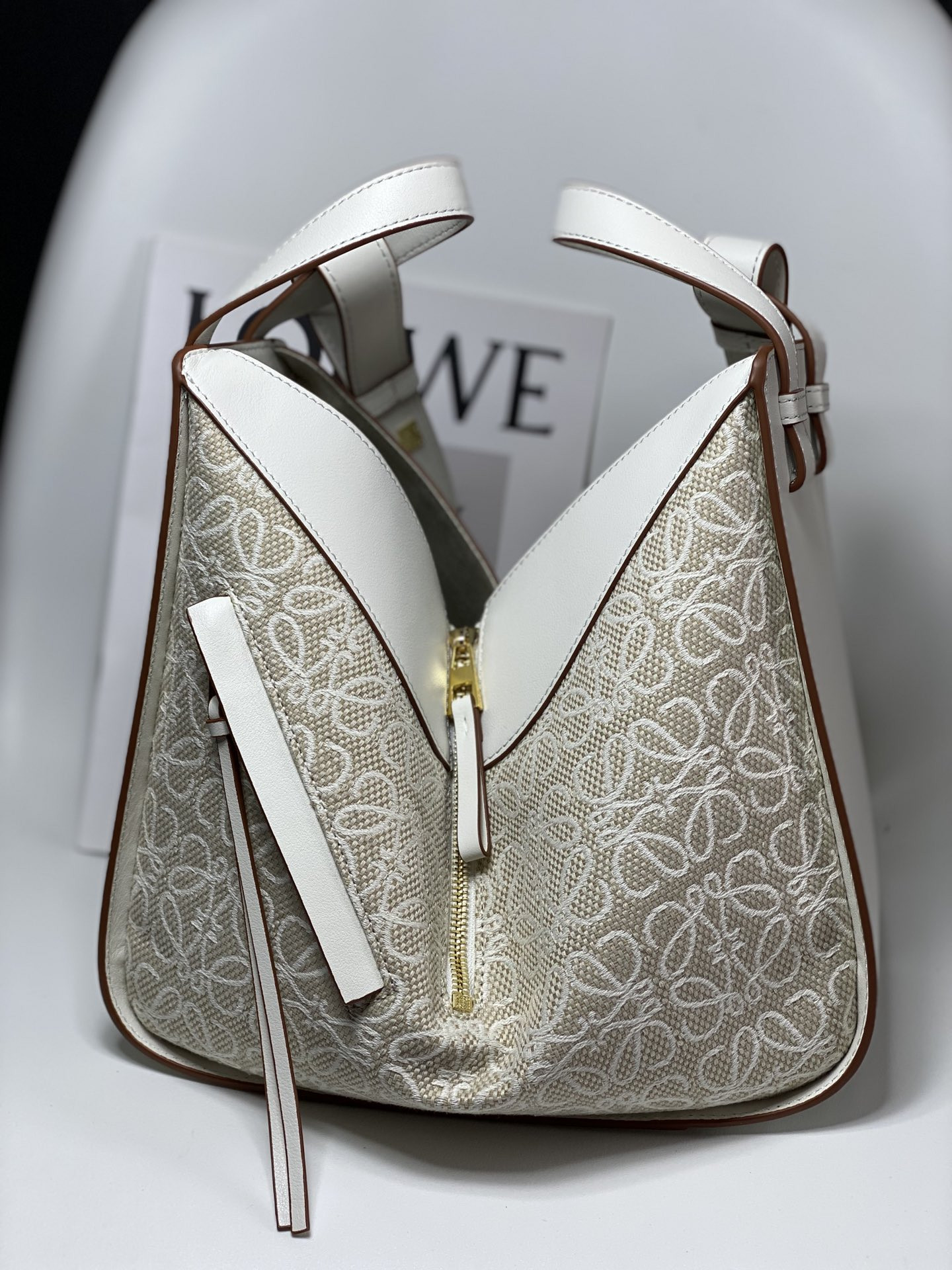 Loewe Small Hammock bag in soft grained calfskin 30x13.5x25cm