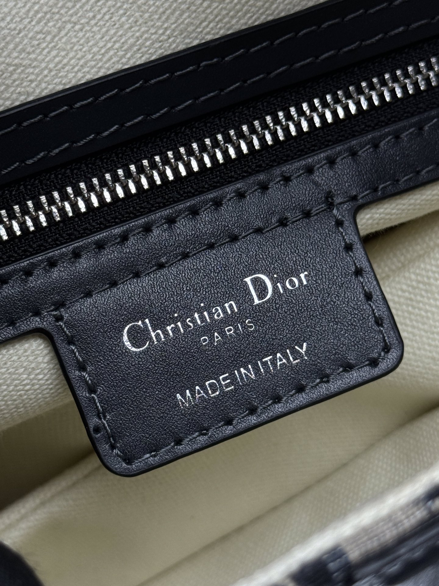 Dior Saddle Bag 25.5 x 20 x 6.5 cm