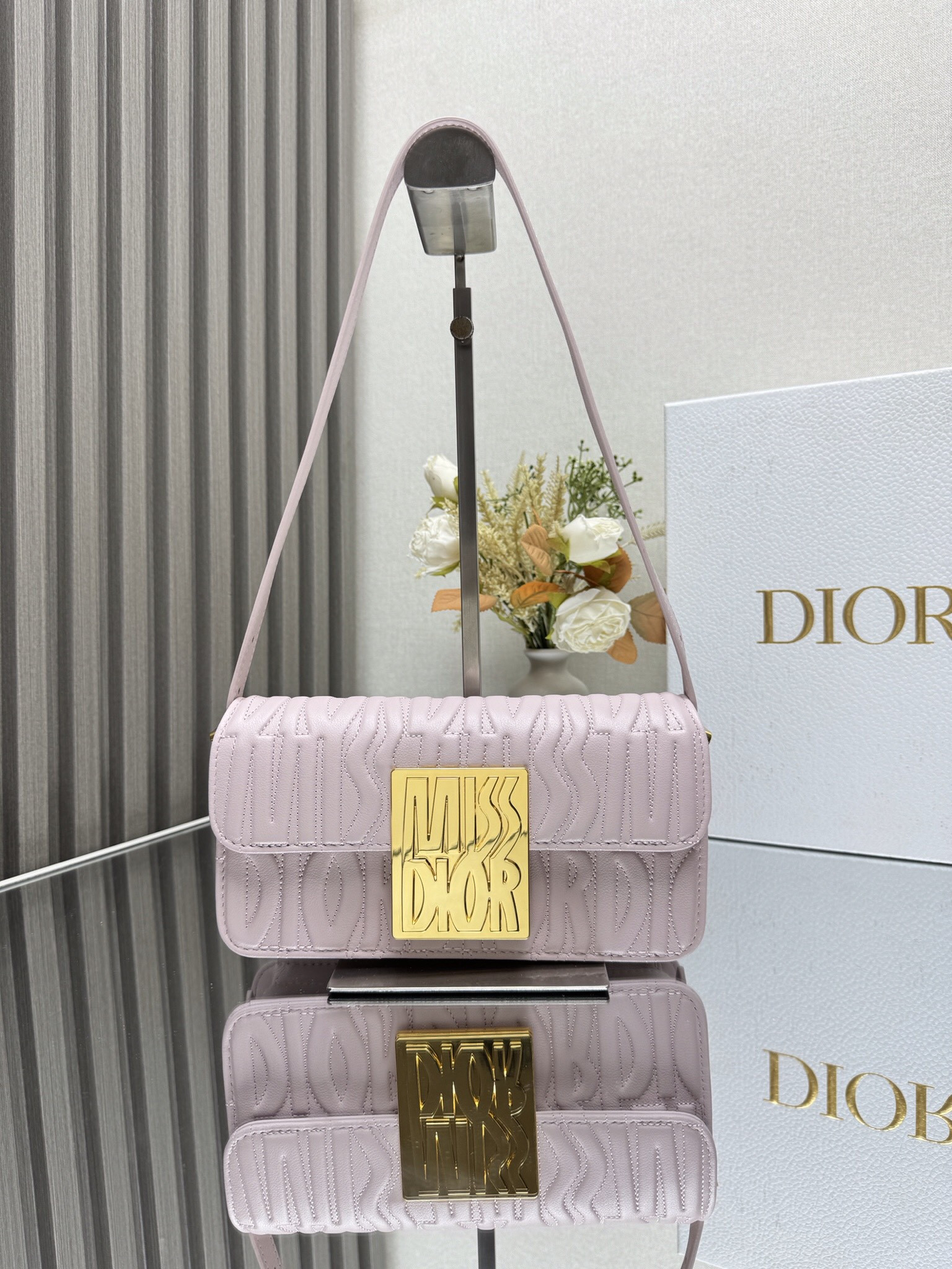 Dior Miss Dior flap bag 22 x 11 x 6 cm