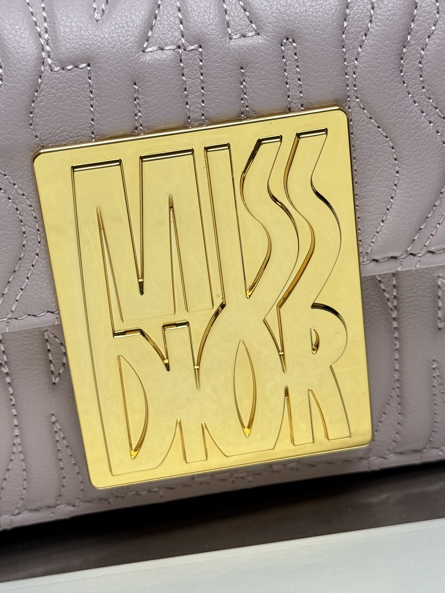 Dior Miss Dior flap bag 22 x 11 x 6 cm