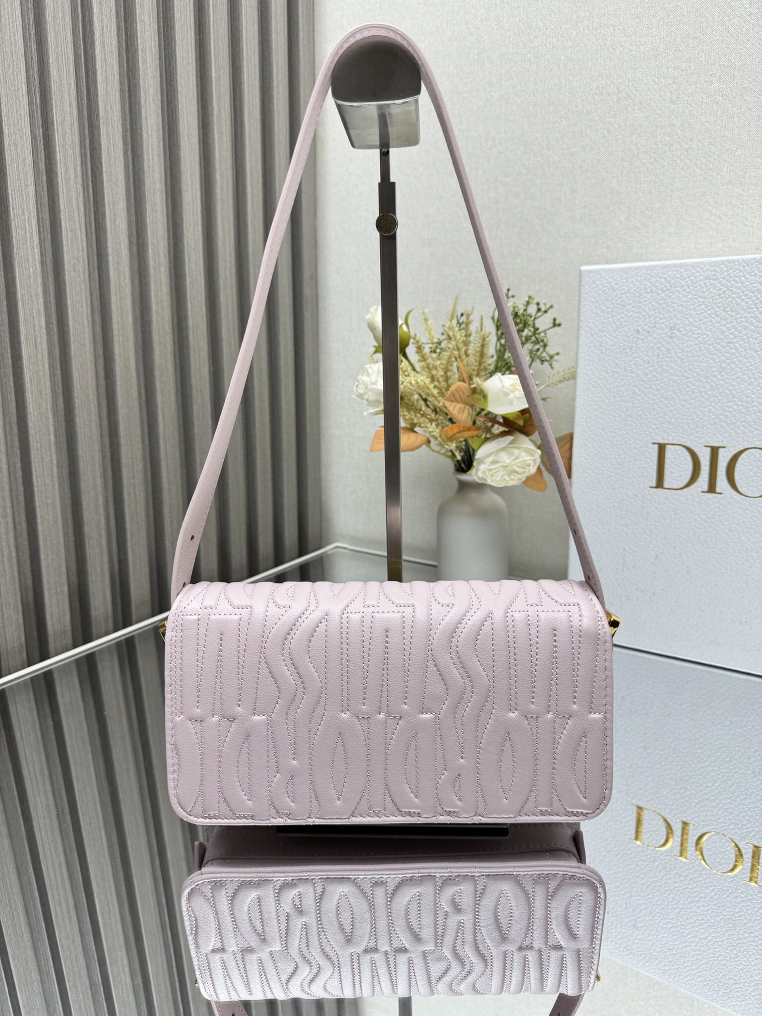 Dior Miss Dior flap bag 22 x 11 x 6 cm