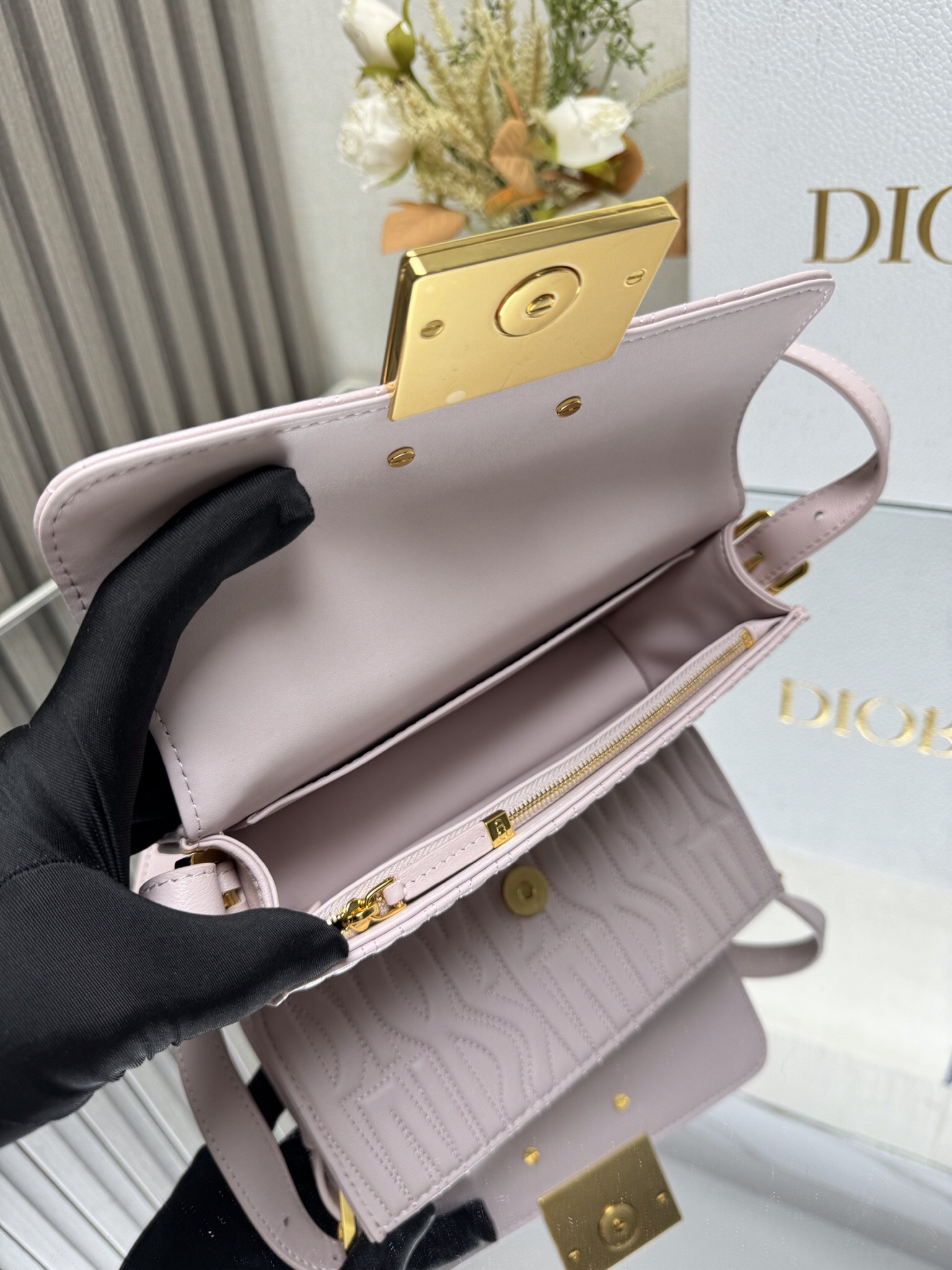 Dior Miss Dior flap bag 22 x 11 x 6 cm