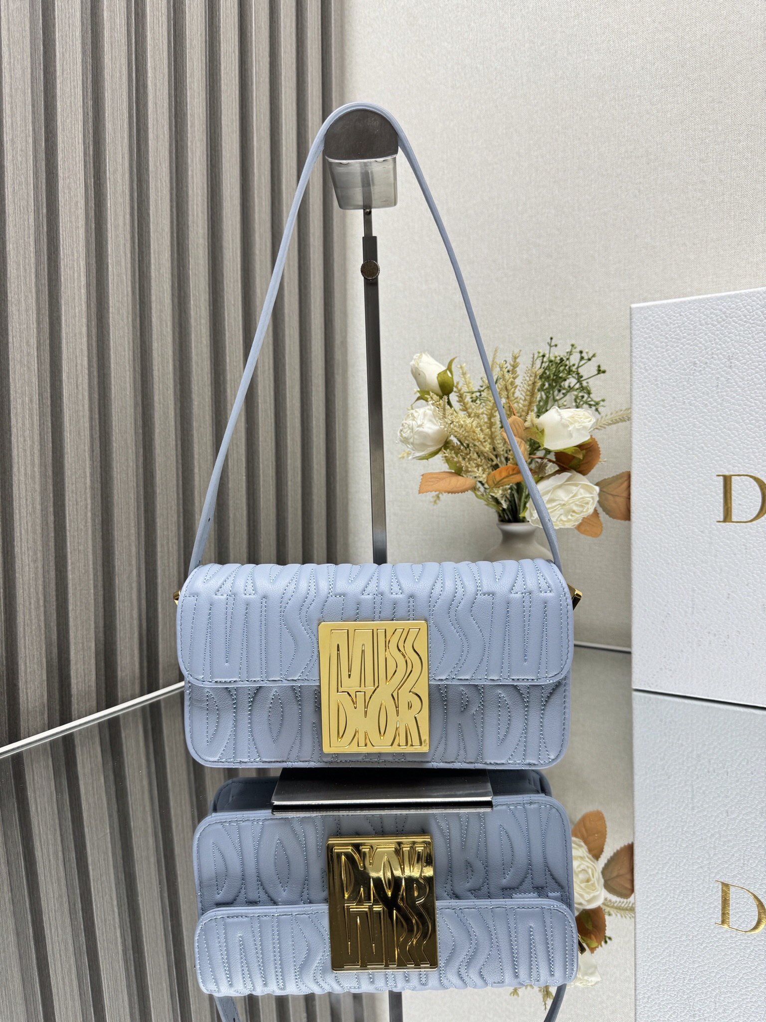 Dior Miss Dior flap bag 22 x 11 x 6 cm