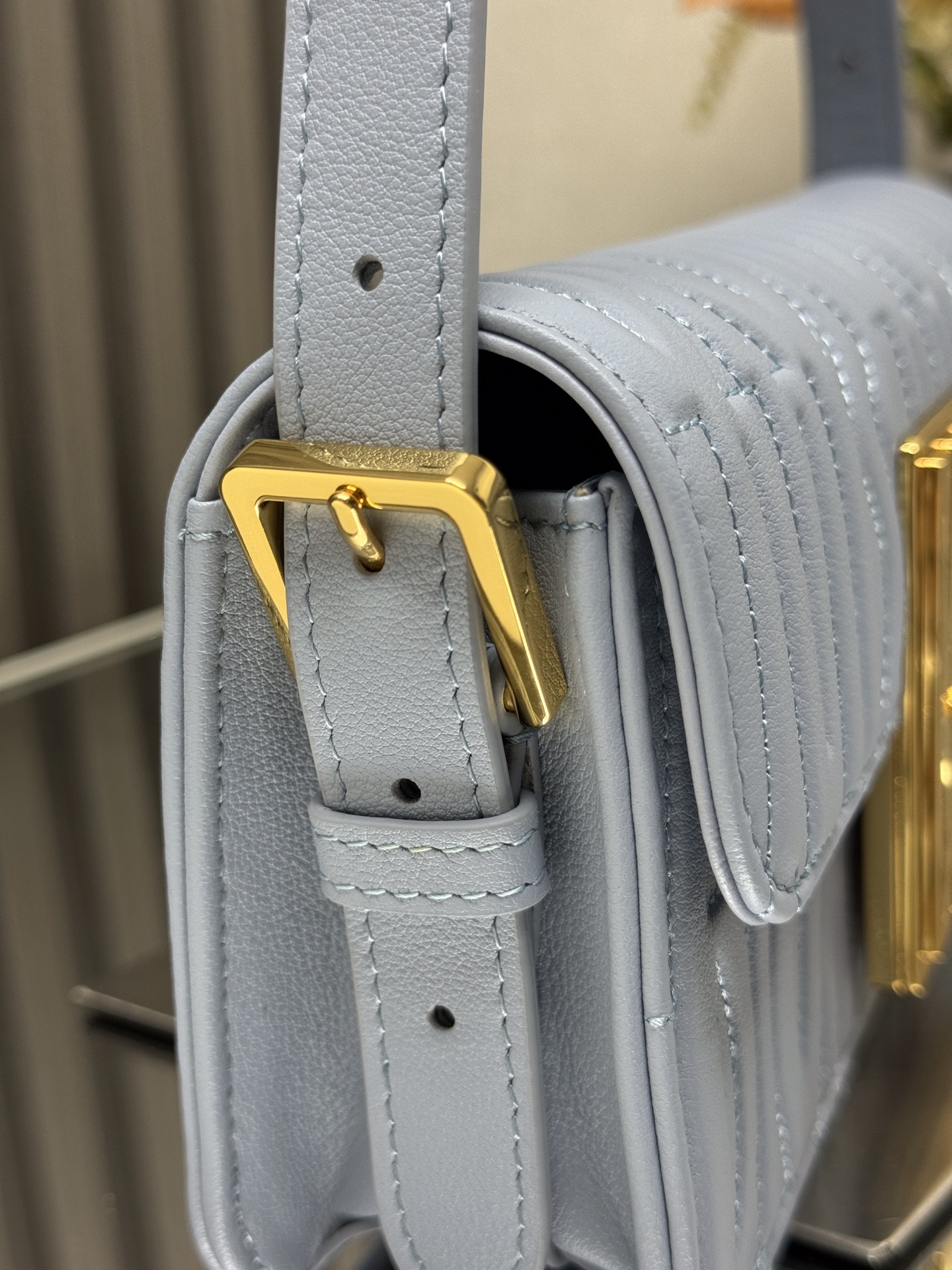 Dior Miss Dior flap bag 22 x 11 x 6 cm