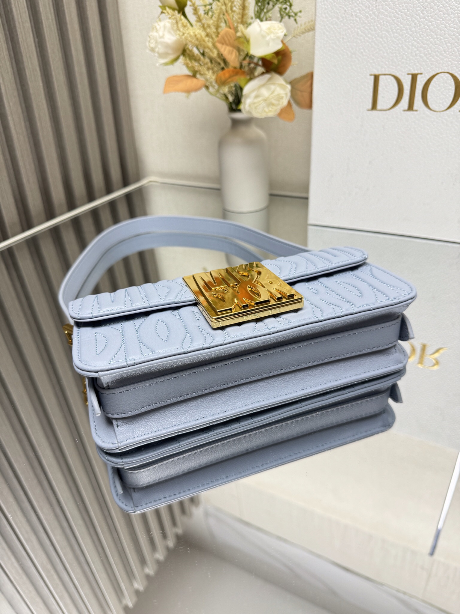 Dior Miss Dior flap bag 22 x 11 x 6 cm