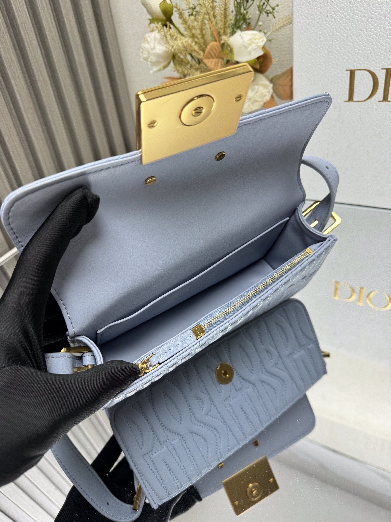 Dior Miss Dior flap bag 22 x 11 x 6 cm