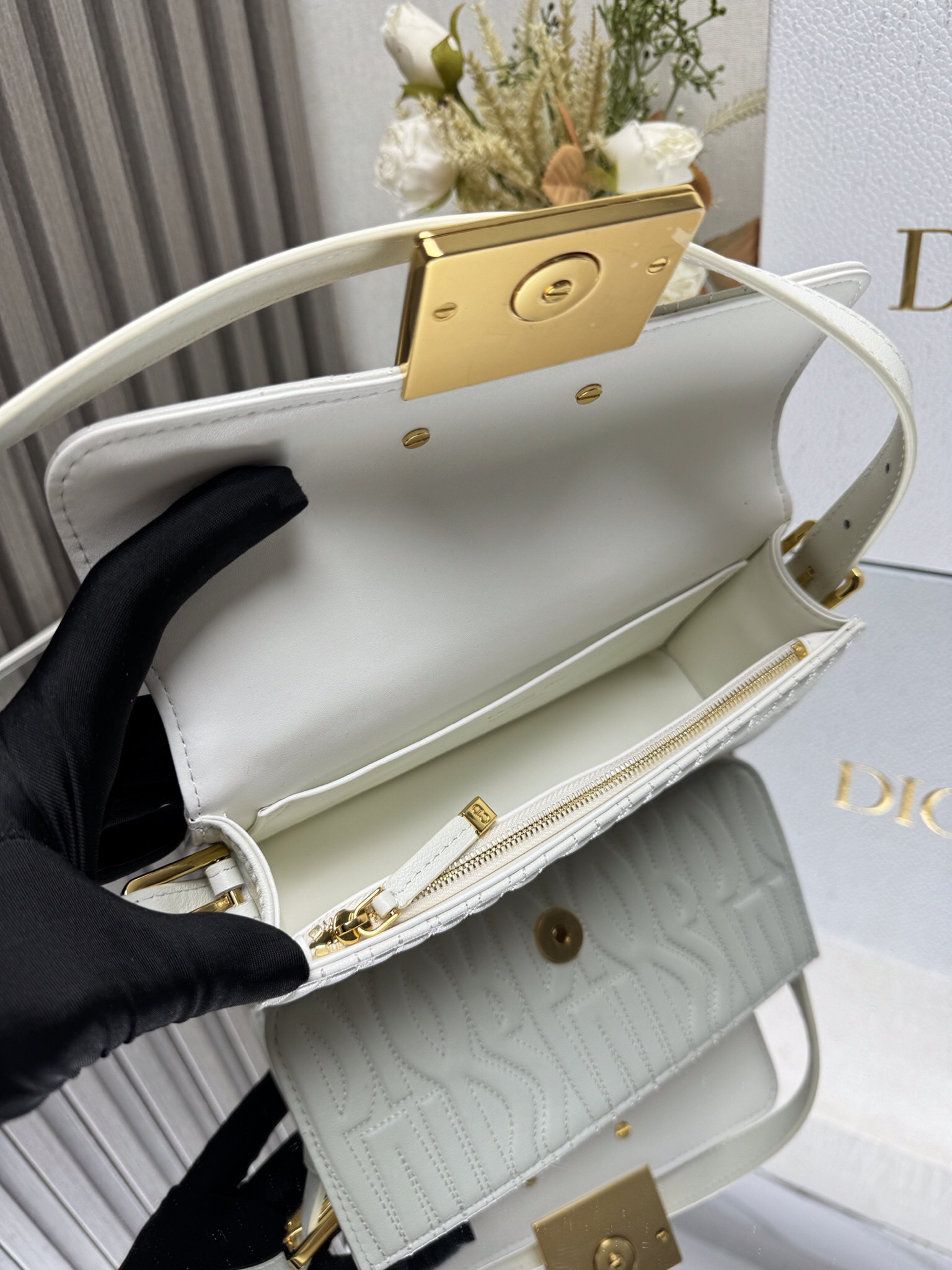 Dior Miss Dior flap bag 22 x 11 x 6 cm