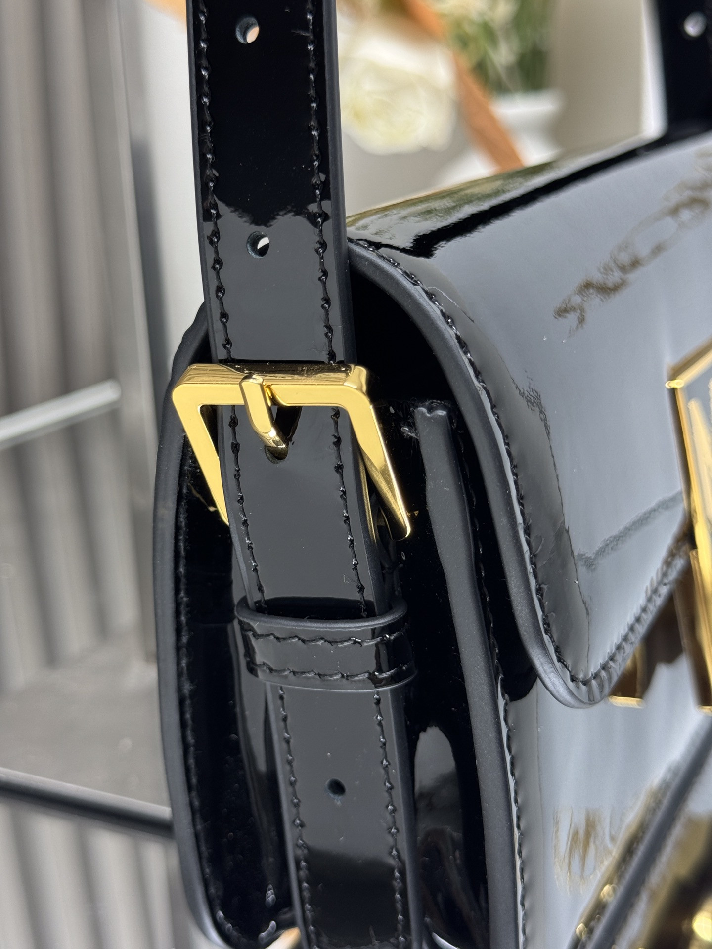 Dior Miss Dior flap bag 22 x 11 x 6 cm(Patent Calfskin)