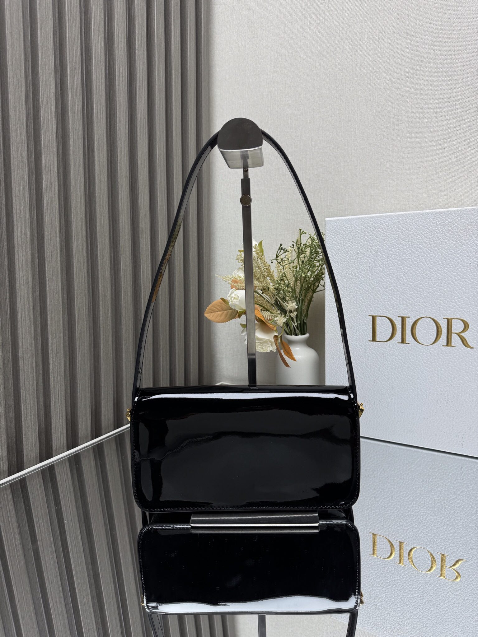 Dior Miss Dior flap bag 22 x 11 x 6 cm(Patent Calfskin)