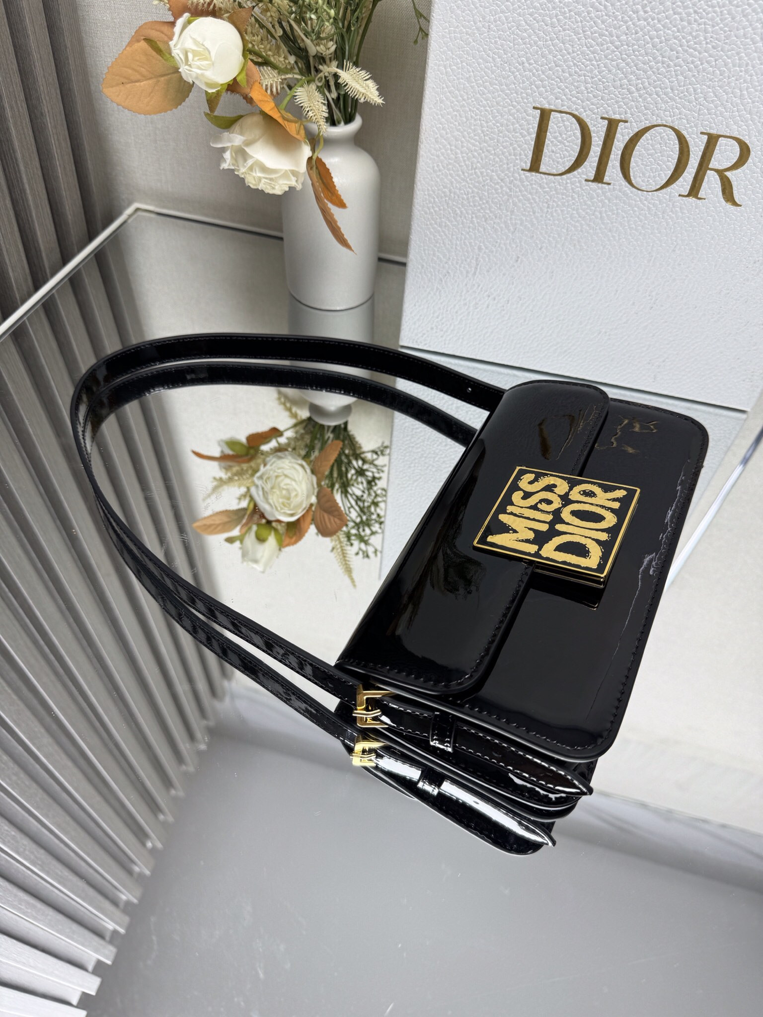 Dior Miss Dior flap bag 22 x 11 x 6 cm(Patent Calfskin)