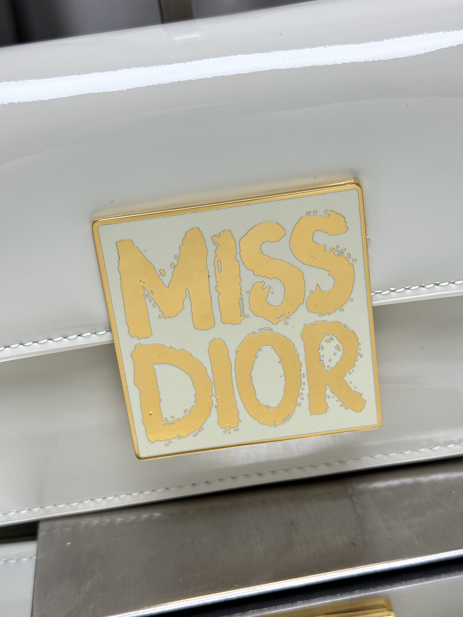 Dior Miss Dior flap bag 22 x 11 x 6 cm(Patent Calfskin)
