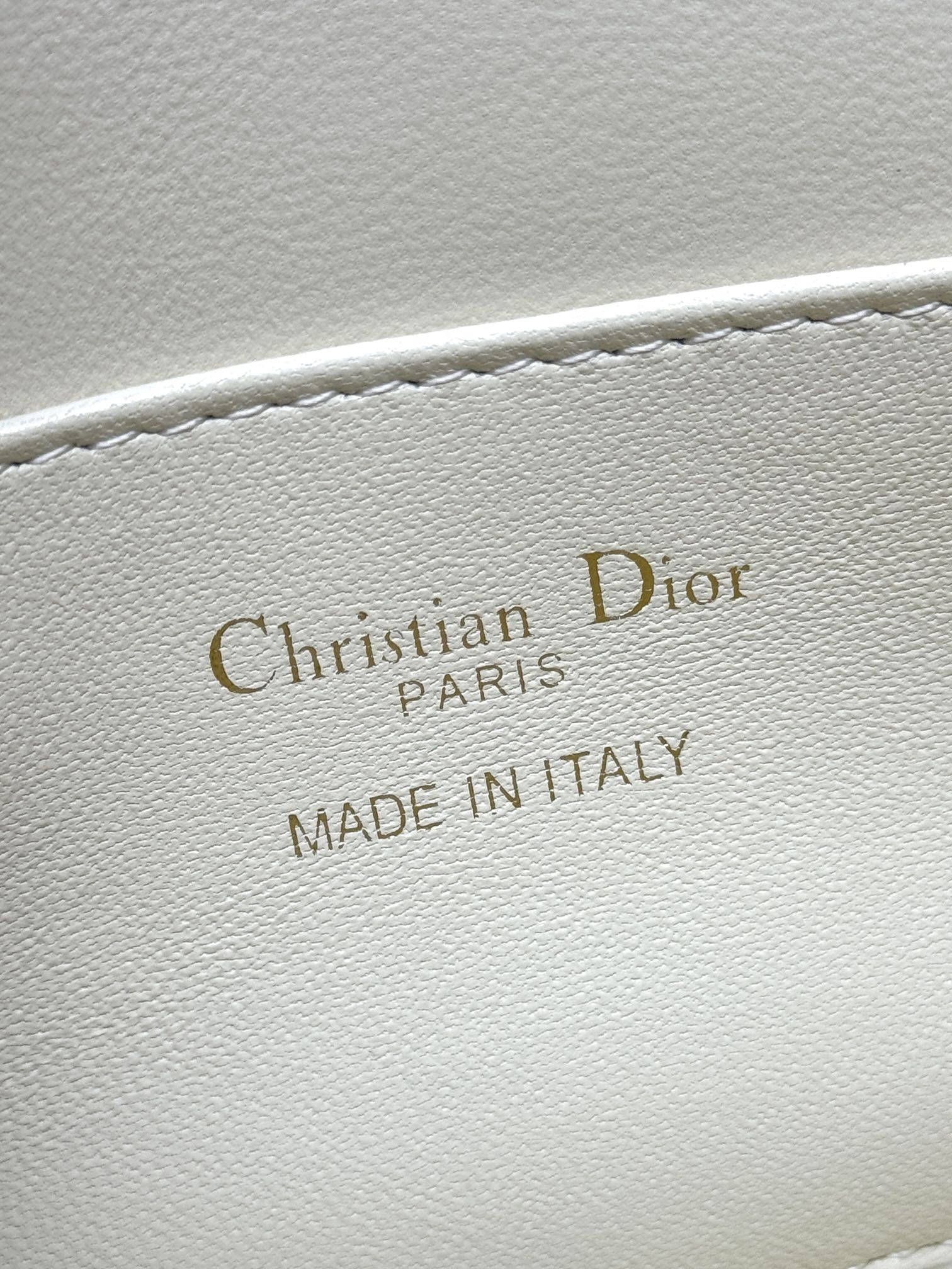 Dior Miss Dior flap bag 22 x 11 x 6 cm(Patent Calfskin)