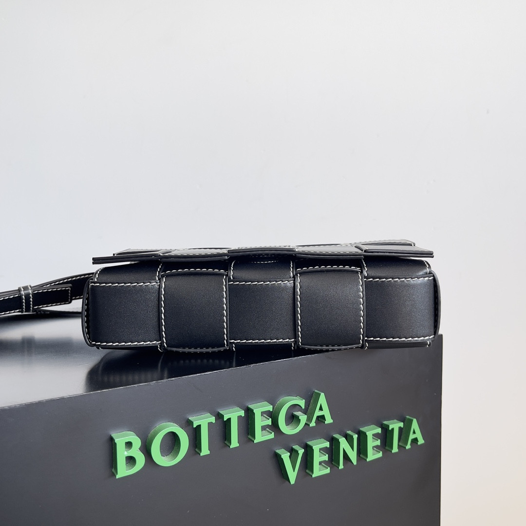Bottega Veneta Cassette 15x23x5cm