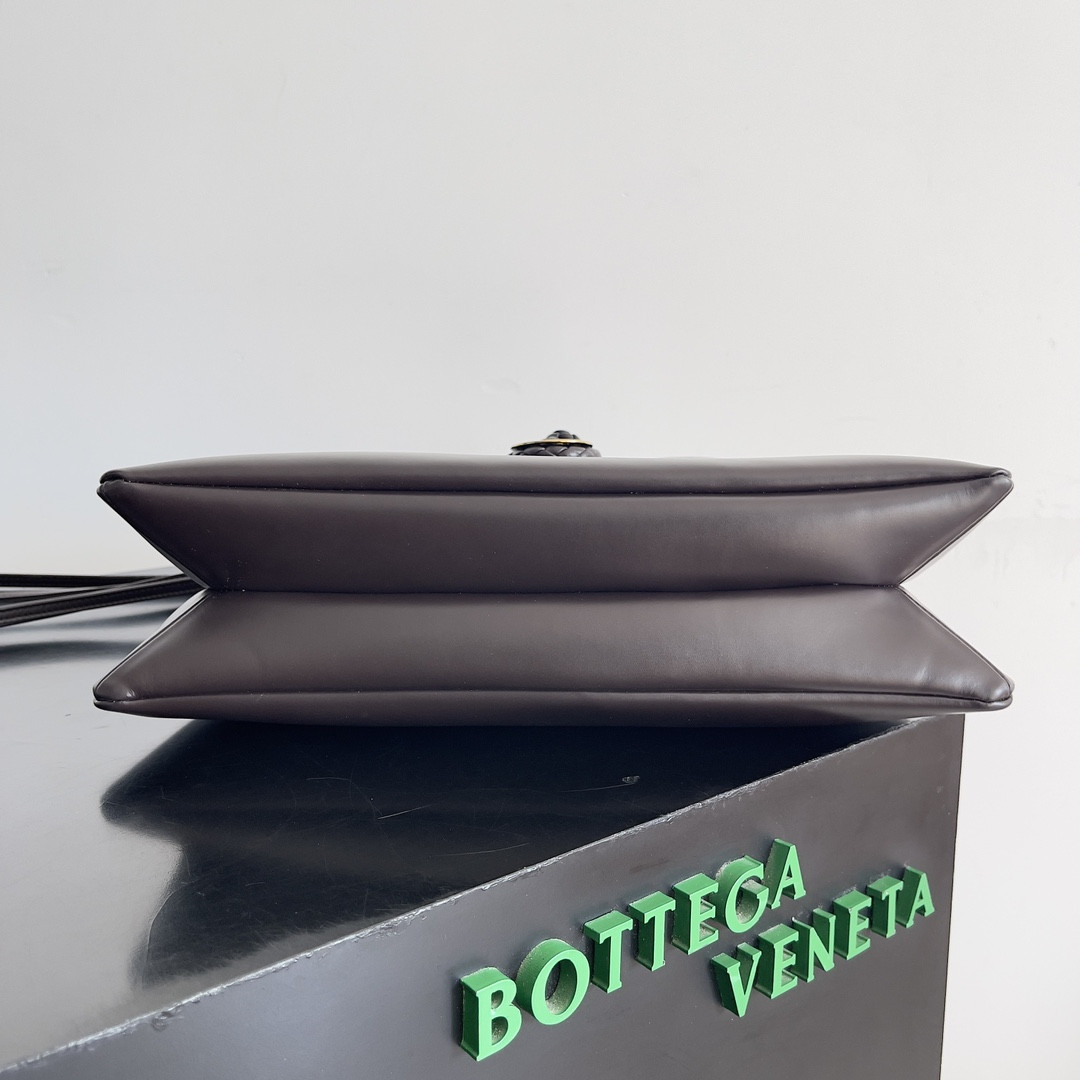 Bottega Veneta Liberta 23 x 35 x 6cm