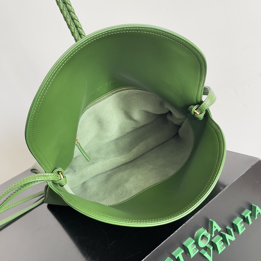 Bottega Veneta Liberta 23 x 35 x 6cm