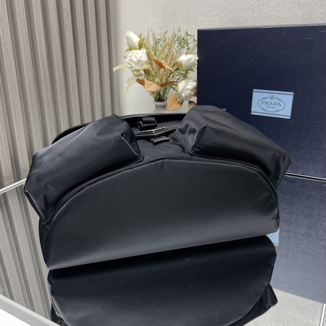 Prada Re-Nylon x Leather Shoulder Bag 23x29x15cm