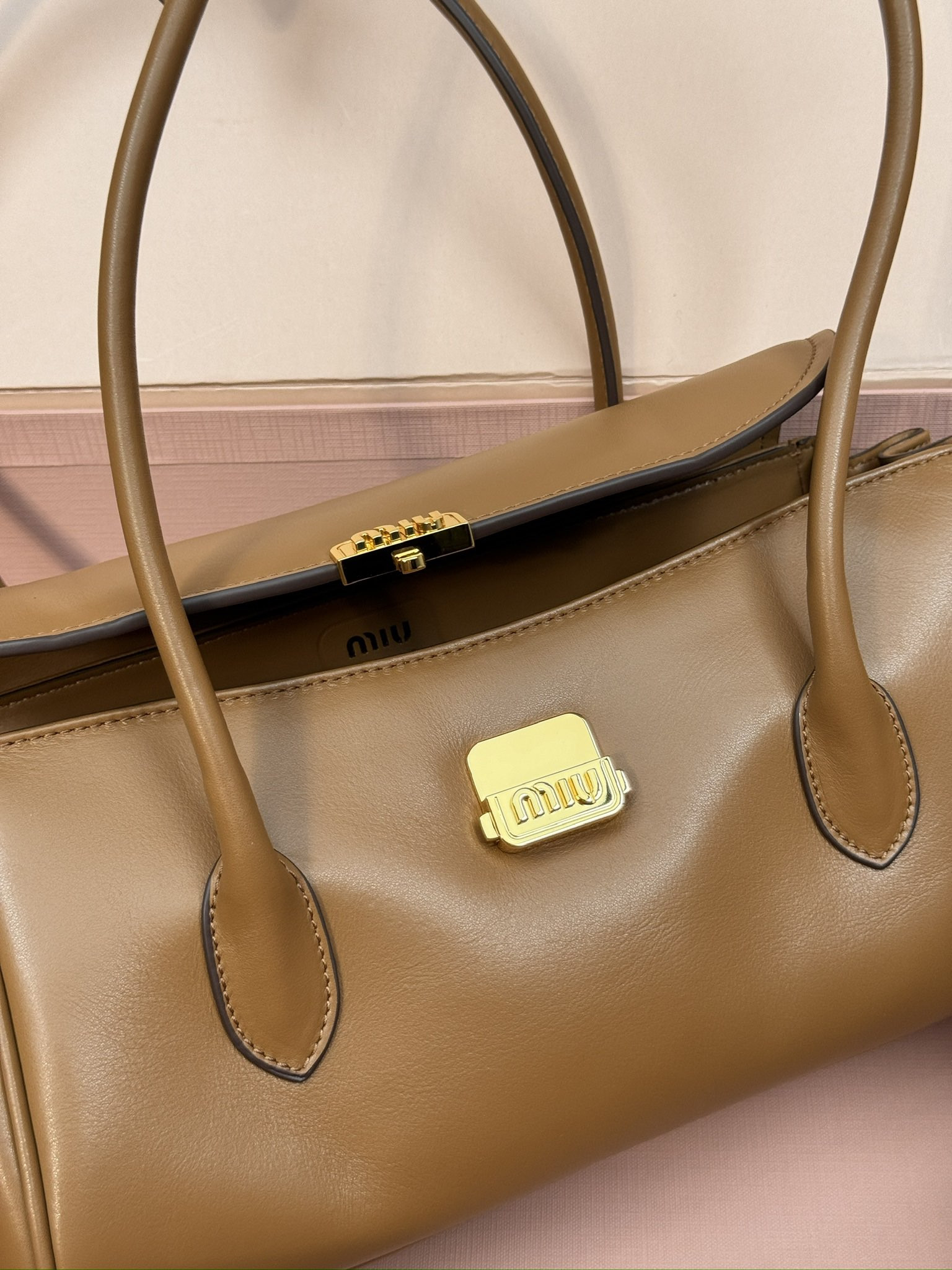 Miu Miu Leather shoulder bag 15x28x11cm