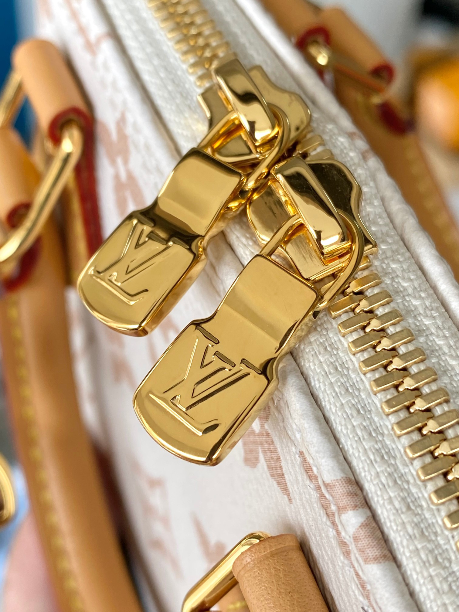 LV Nano Alma M46895 18x12x8cm