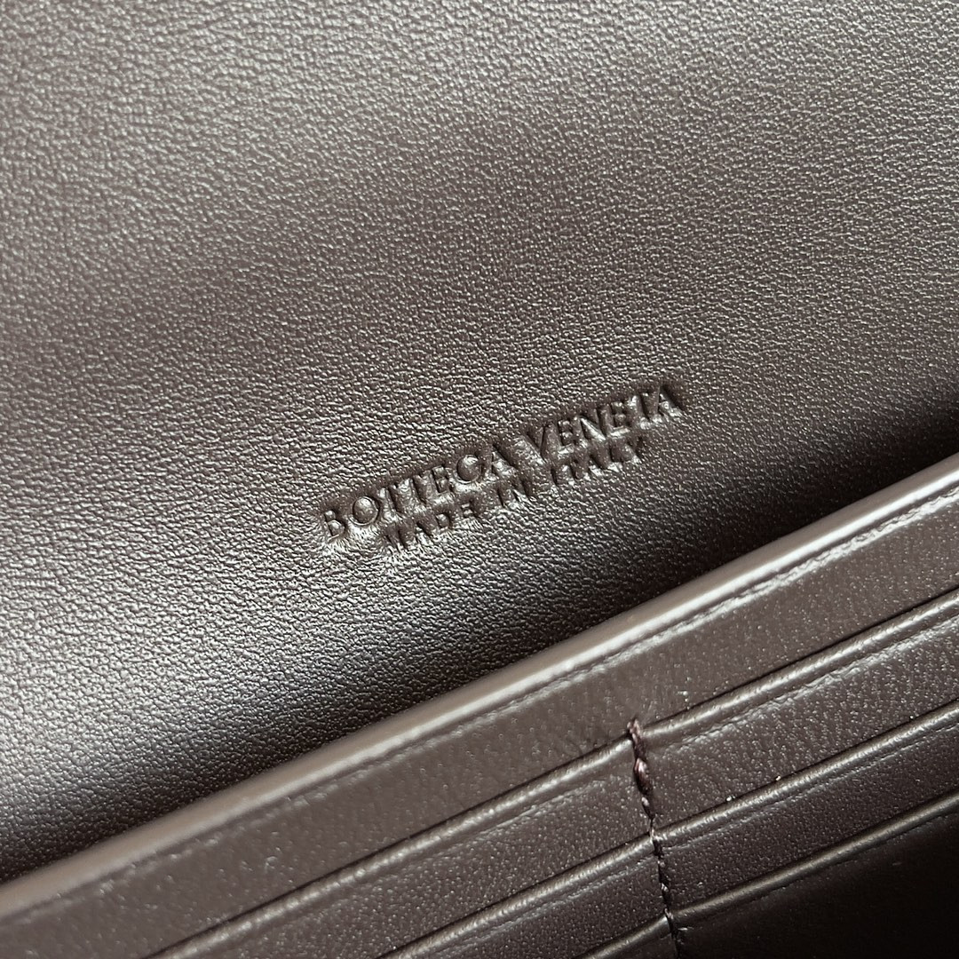 Bottega Veneta Andiamo Clutch 31x13x3cm