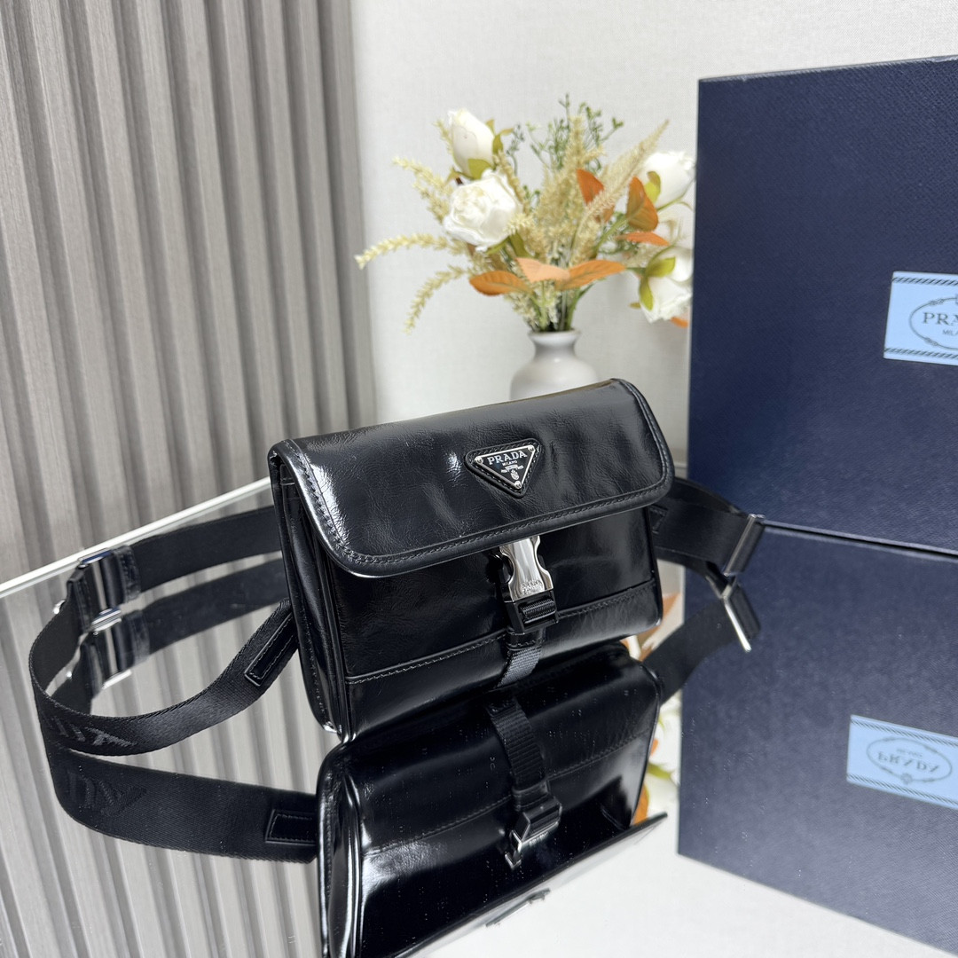 Prada Leather smartphone case 12.5x18x2.5cm