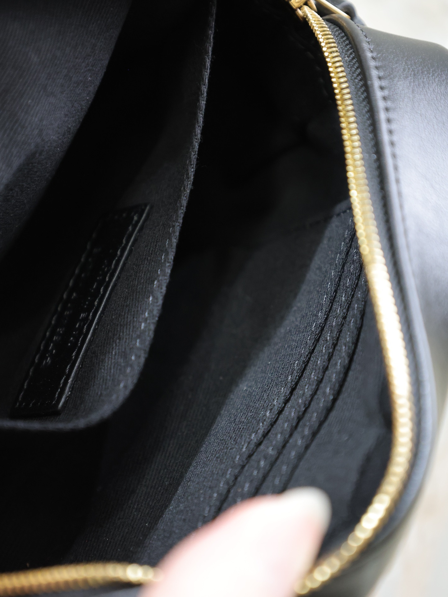 YSL LOU BELT BAG 15.5x10.5x5.5cm