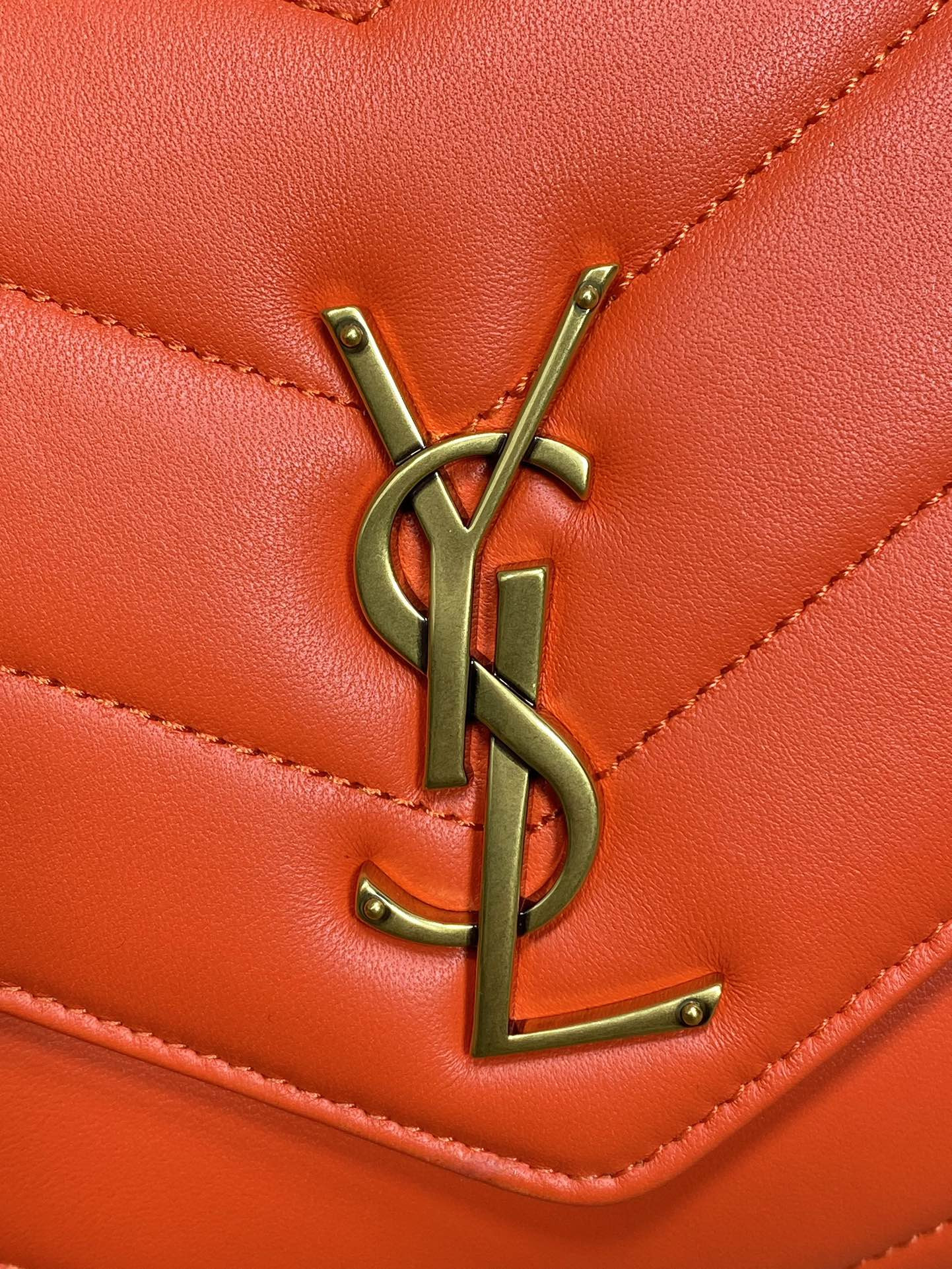 YSL LOULOU medium in MATELASSÉ lambskin 29x17x8cm
