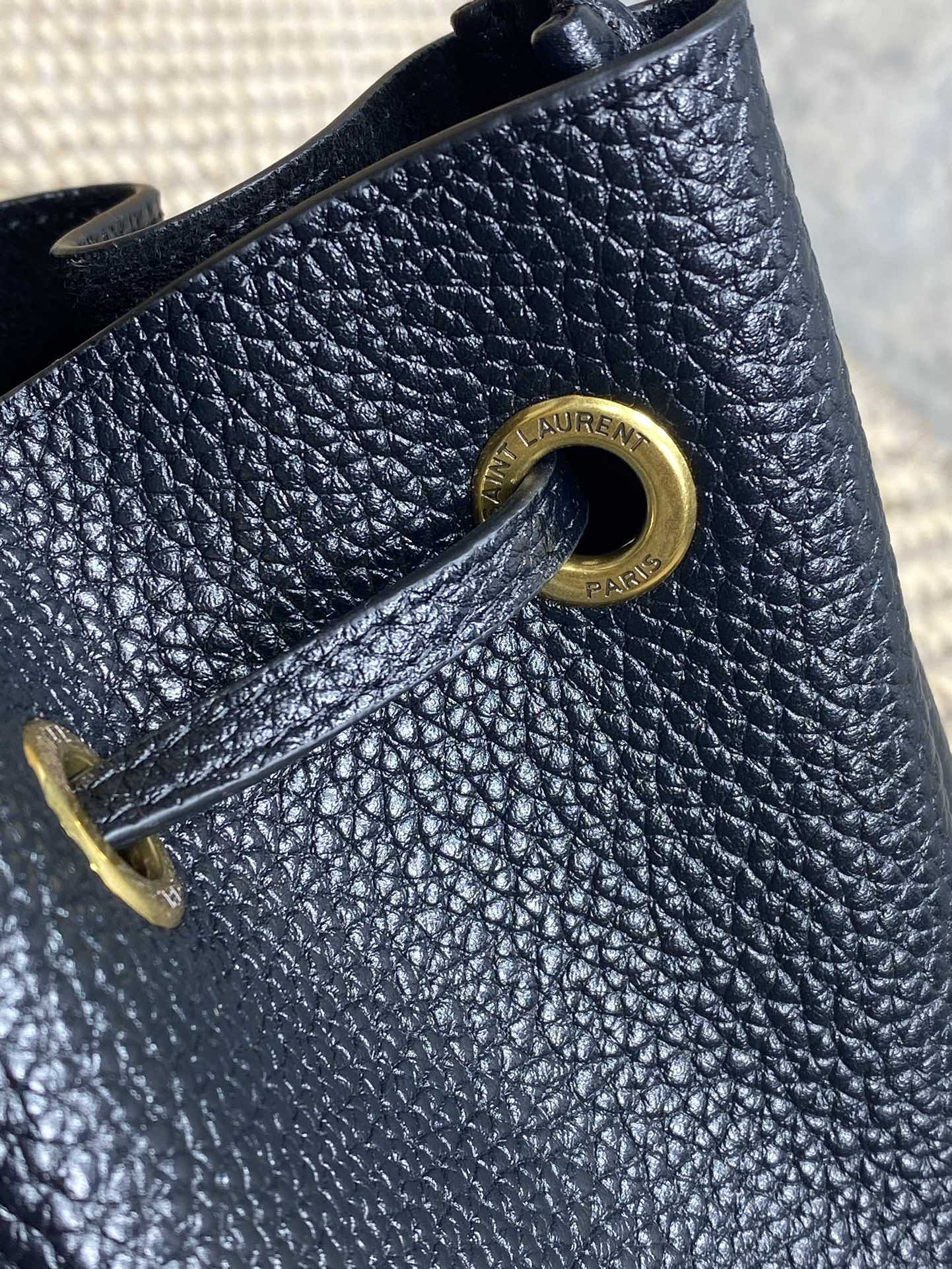 YSL PARIS VII small hobo in grained leather 30X25X3cm