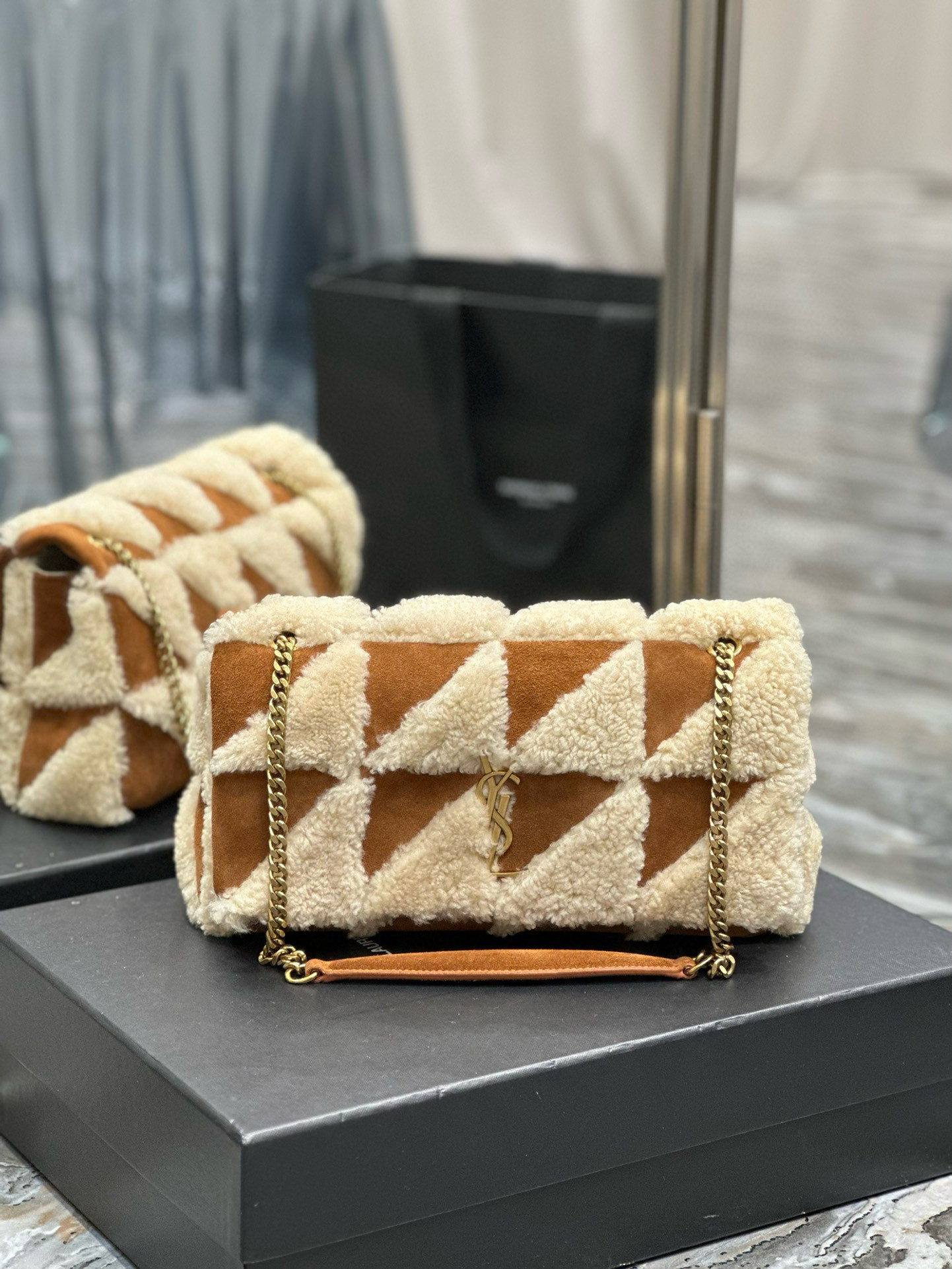 YSL Jamie Medium in Suede and Shearling 25×15×7.5cm