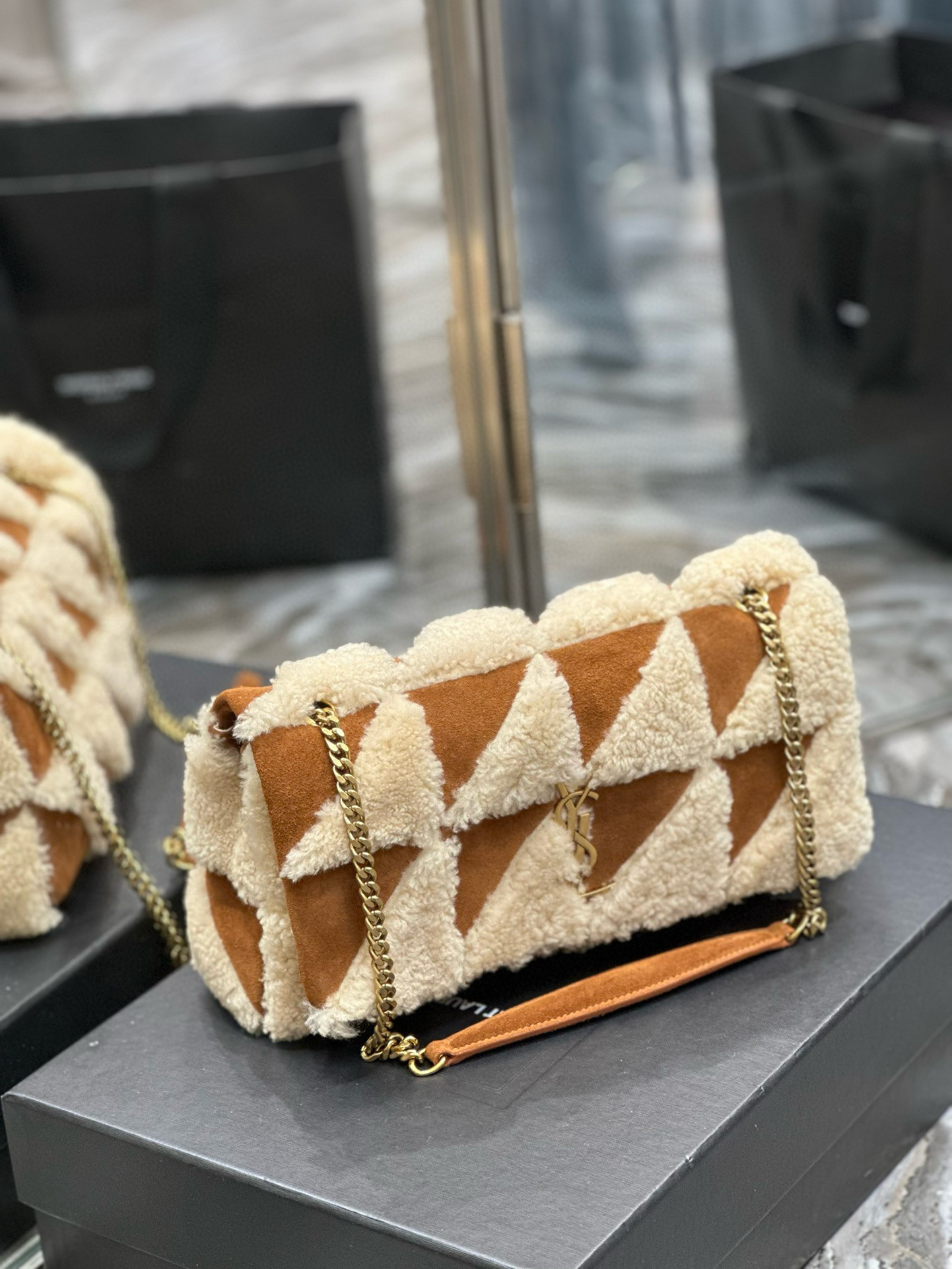 YSL Jamie Medium in Suede and Shearling 25×15×7.5cm