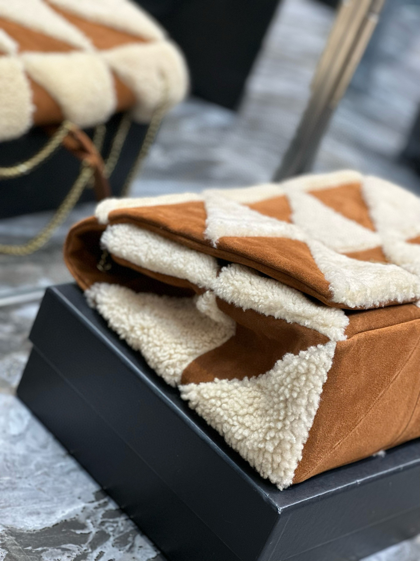 YSL Jamie Large in Suede and Shearling 38×26×12cm