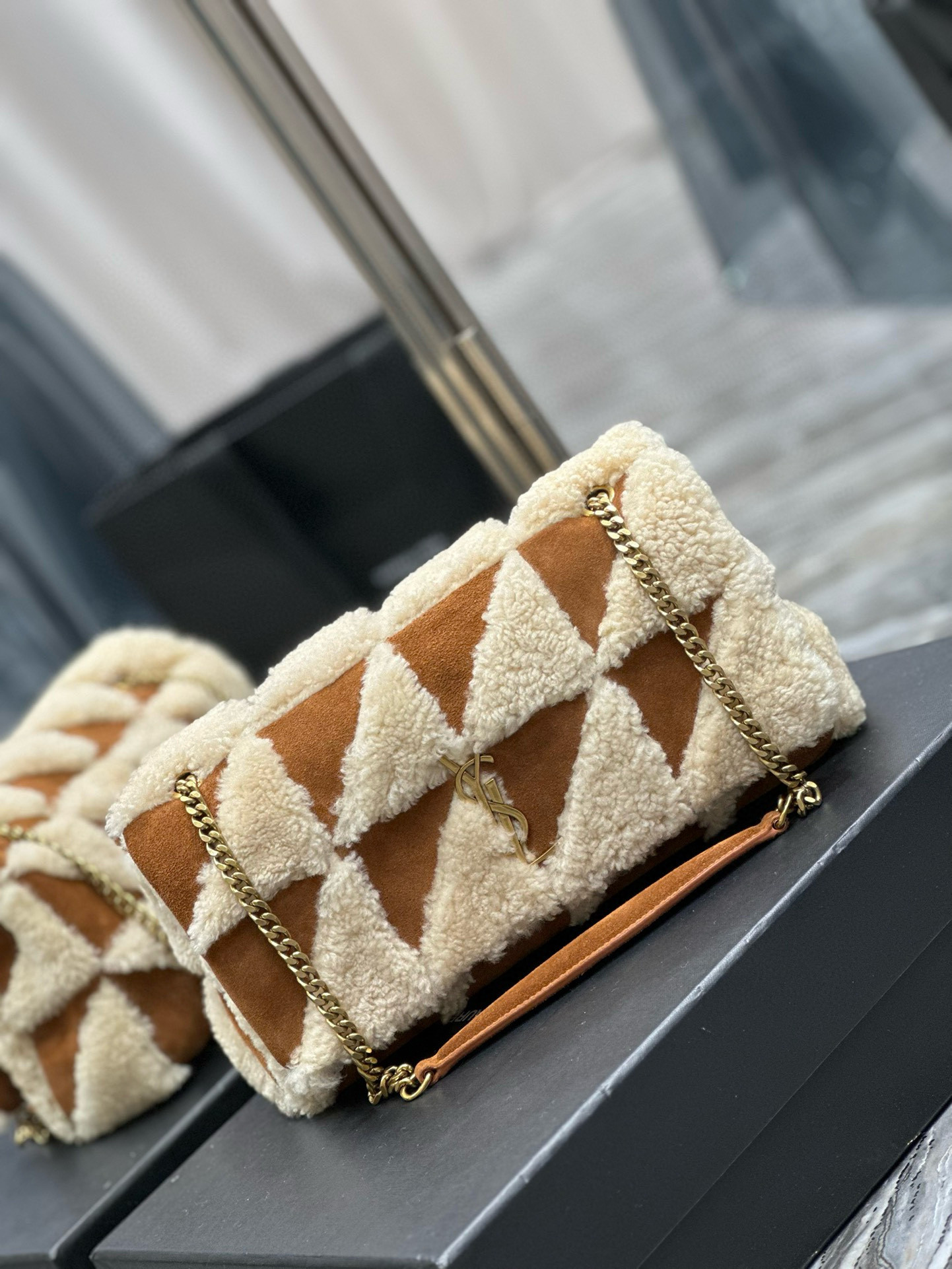 YSL Jamie Medium in Suede and Shearling 25×15×7.5cm