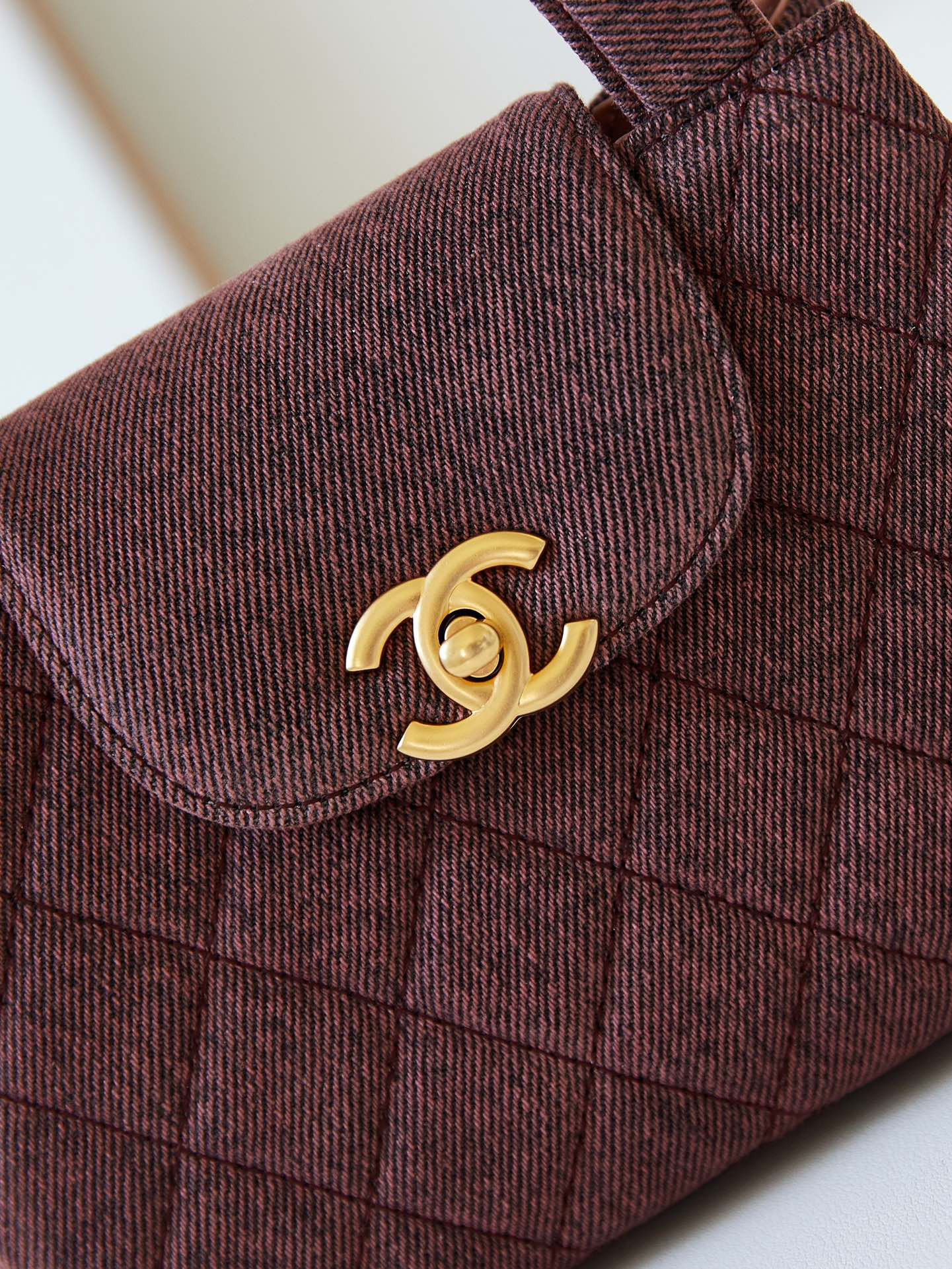 Chanel 24A Kelly 19x13x7cm