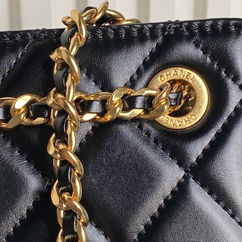 Chanel 24K Handbag 16×21×7cm