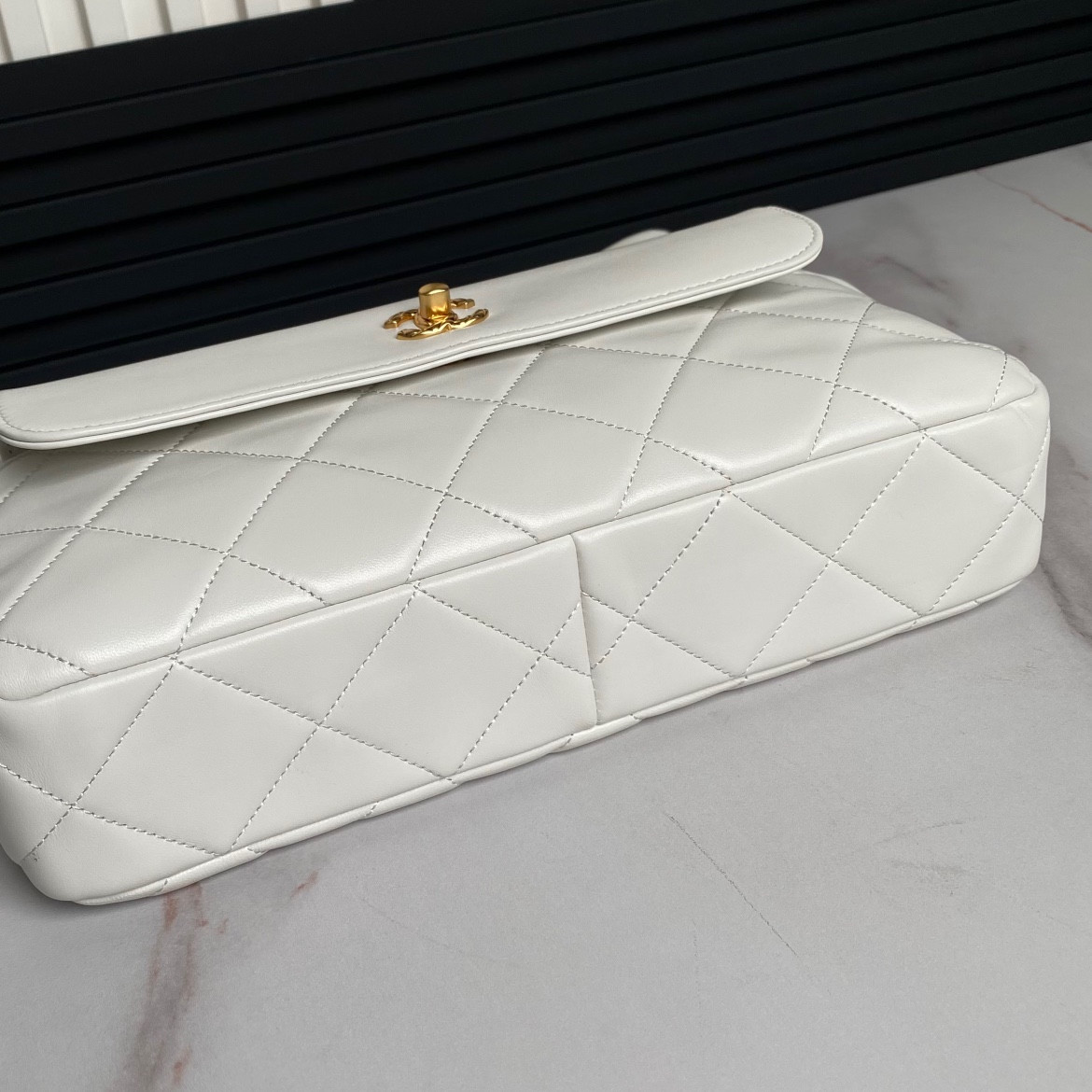 Chanel 24B Evening Bag 24×34×8cm