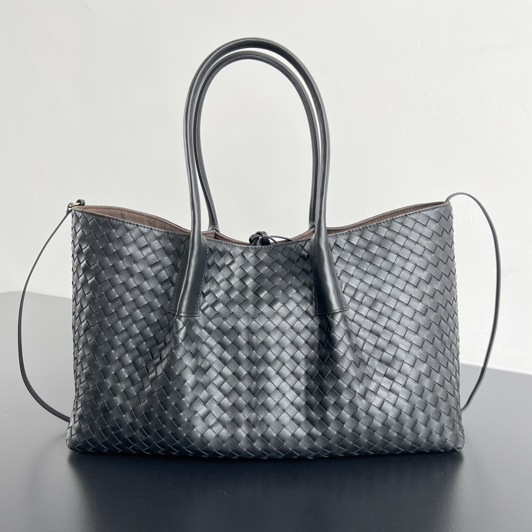 Bottega Veneta Pinacoteca Reversible tote bag in Intrecciato silky calf leather 23x43x14.5cm (Without packaging)