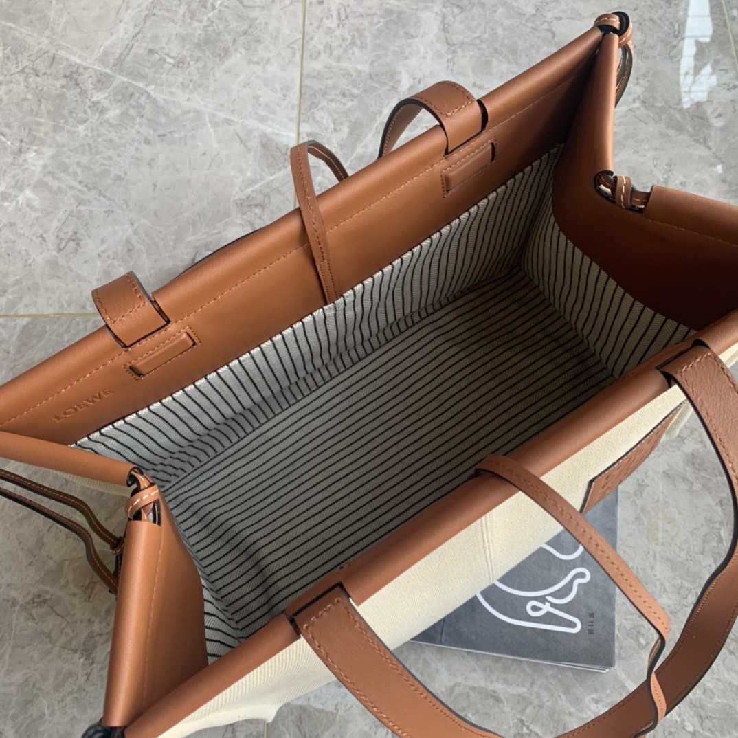 Loewe Cushion tot Canvas and calfskin 35x27x19cm