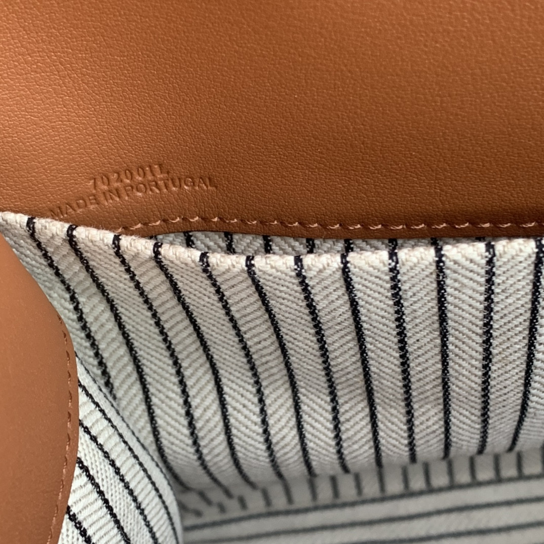 Loewe Cushion tot Canvas and calfskin 35x27x19cm