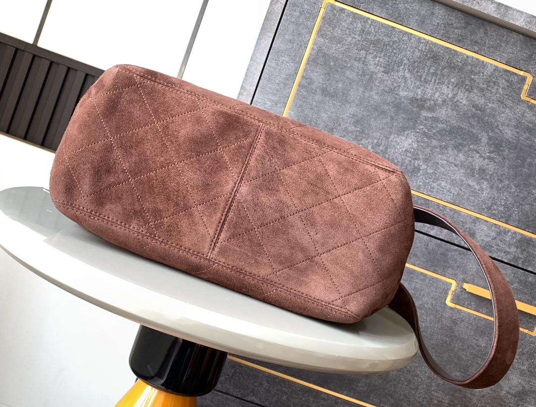 CHANEL Vintage bag 28x12.5x24cm