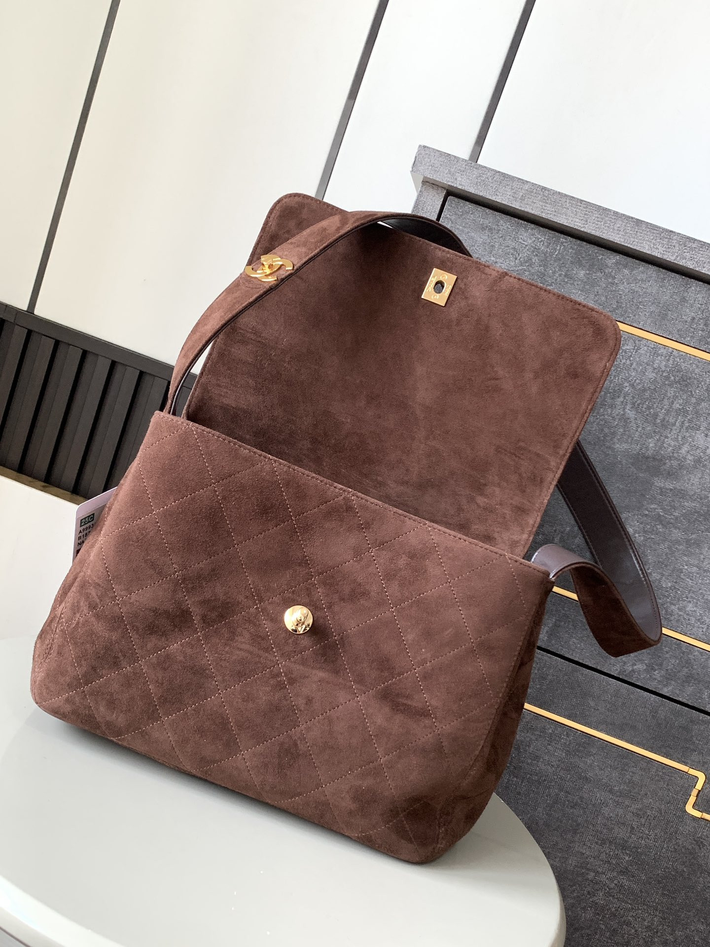 CHANEL Vintage bag 28x12.5x24cm