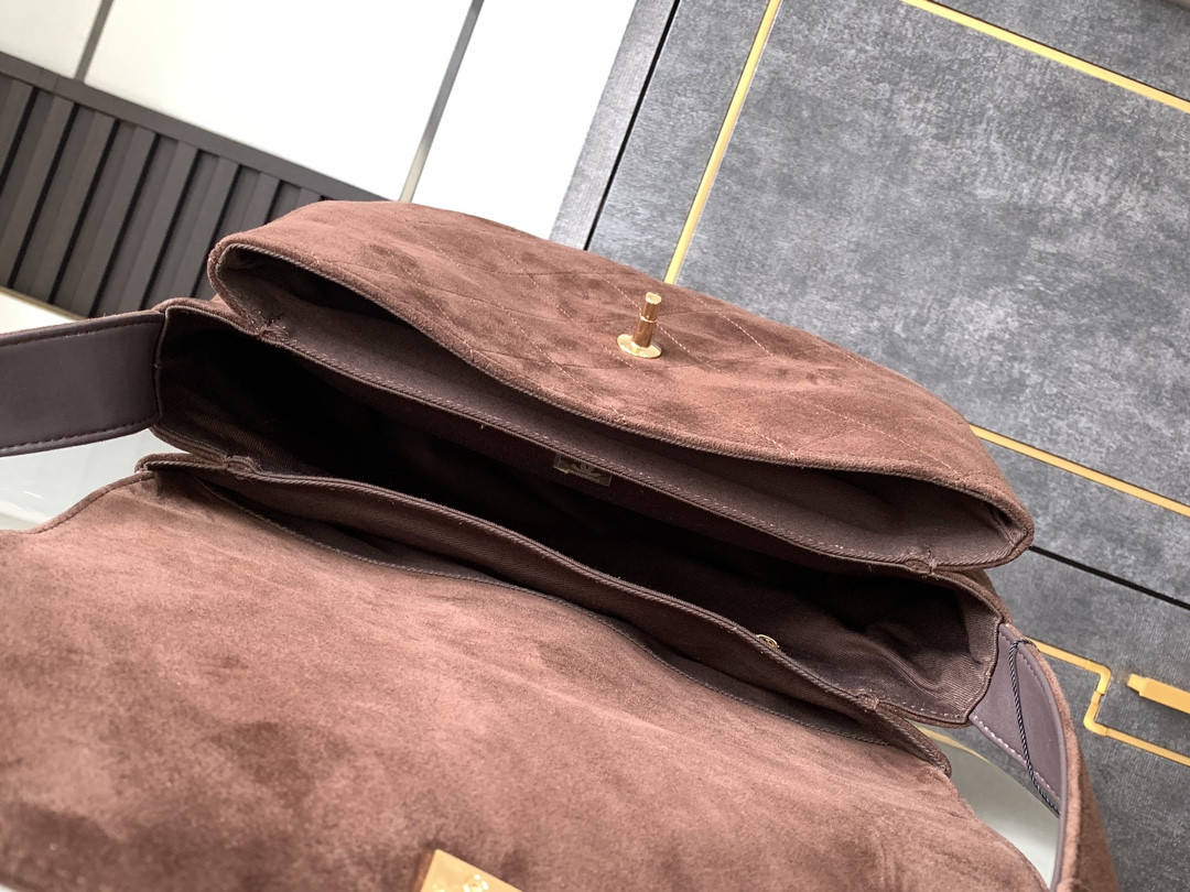 CHANEL Vintage bag 28x12.5x24cm