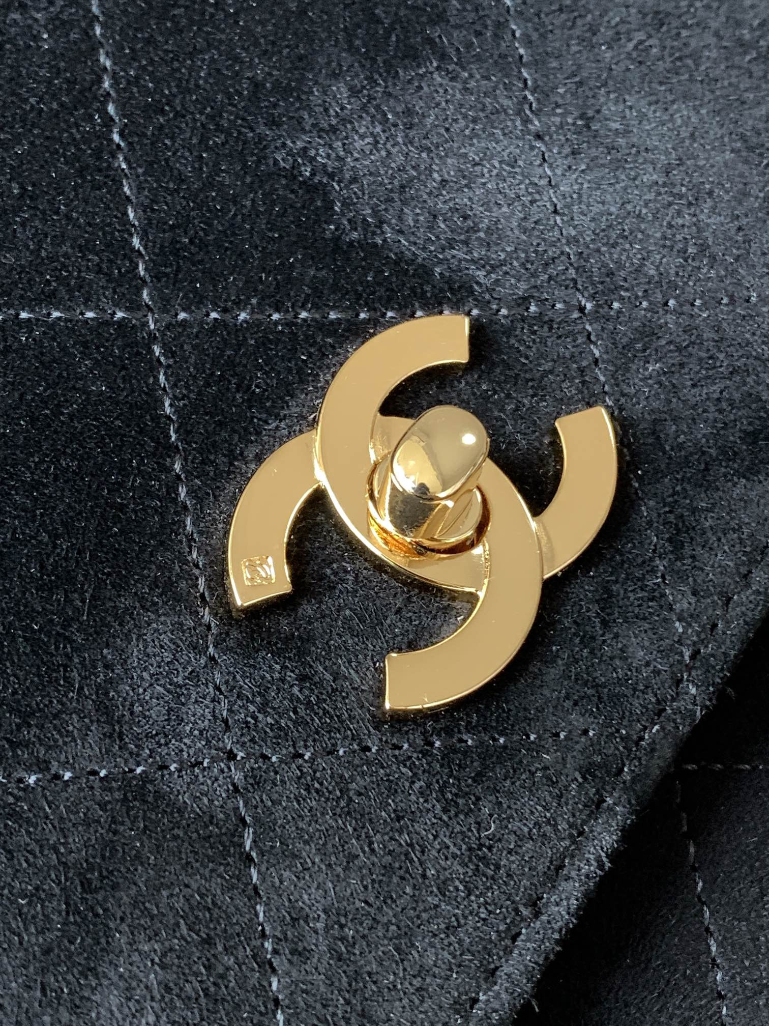 CHANEL Vintage bag 28x12.5x24cm