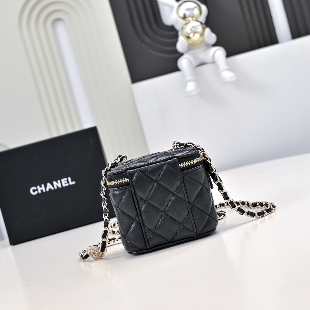 CHANEL SMALL VANITY WITH CHAIN 11x8.5x7cm