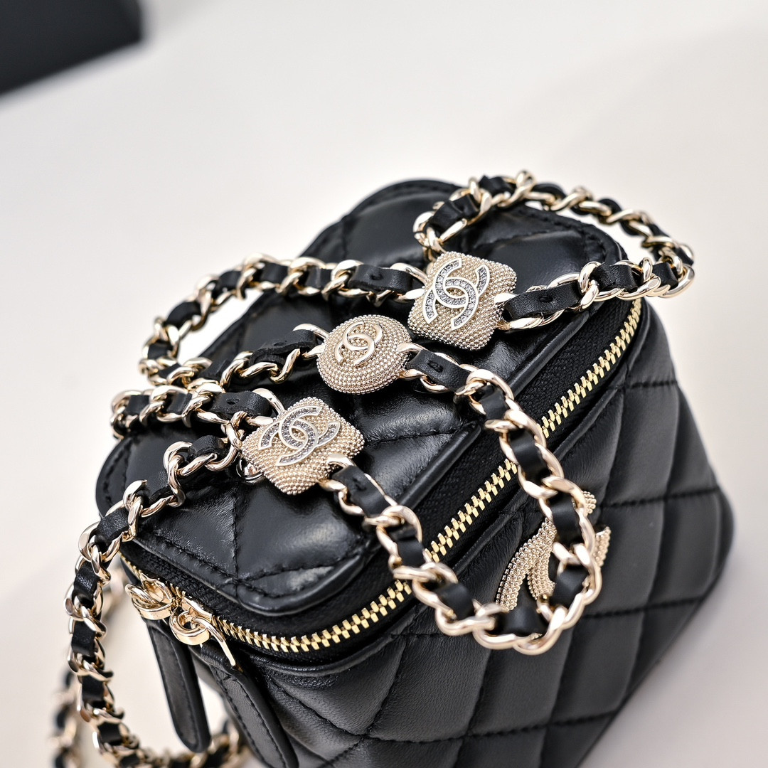 CHANEL SMALL VANITY WITH CHAIN 11x8.5x7cm