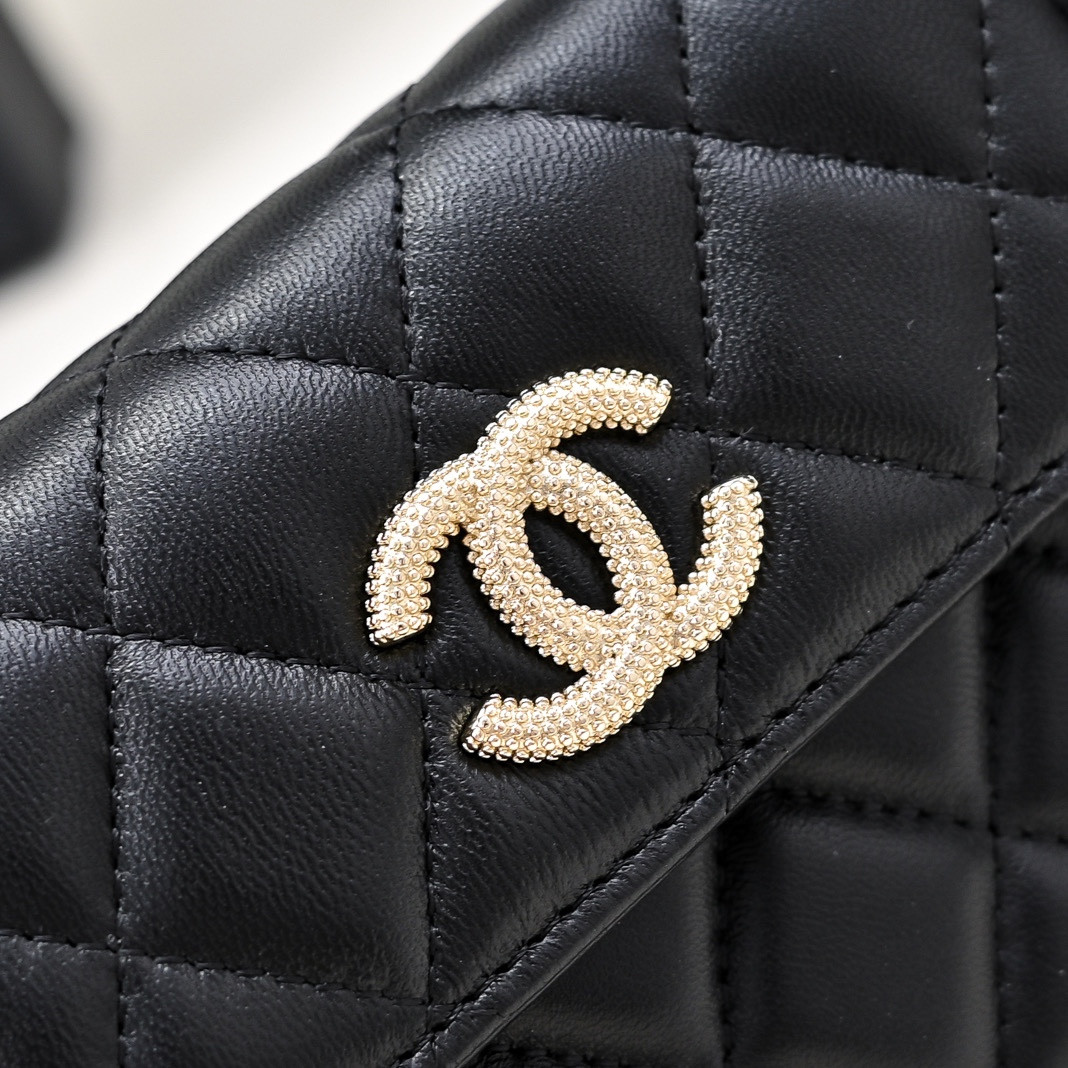 CHANEL Clutch with Chain 9.5x12.5x3.5cm