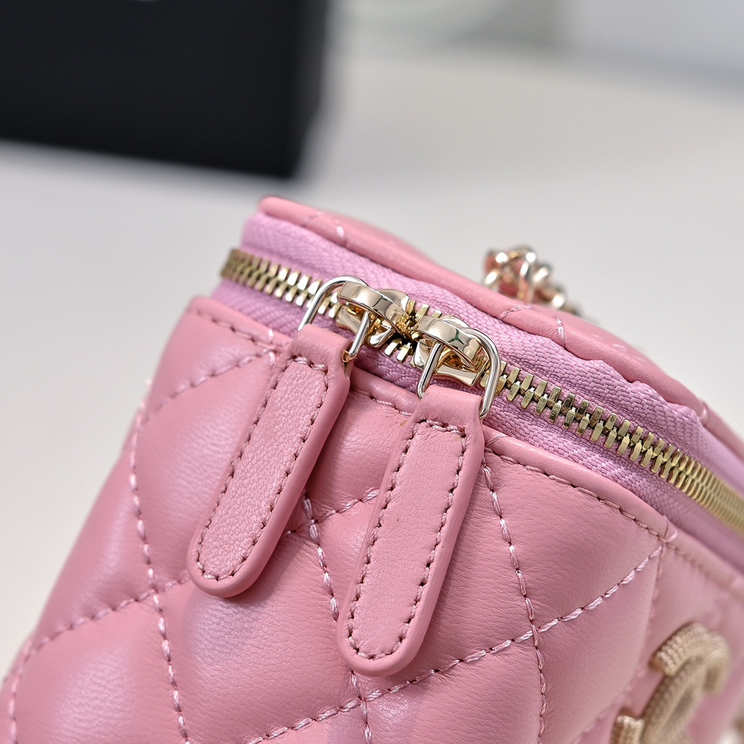 CHANEL Small Vanity with Chain 8.5x11x7cm