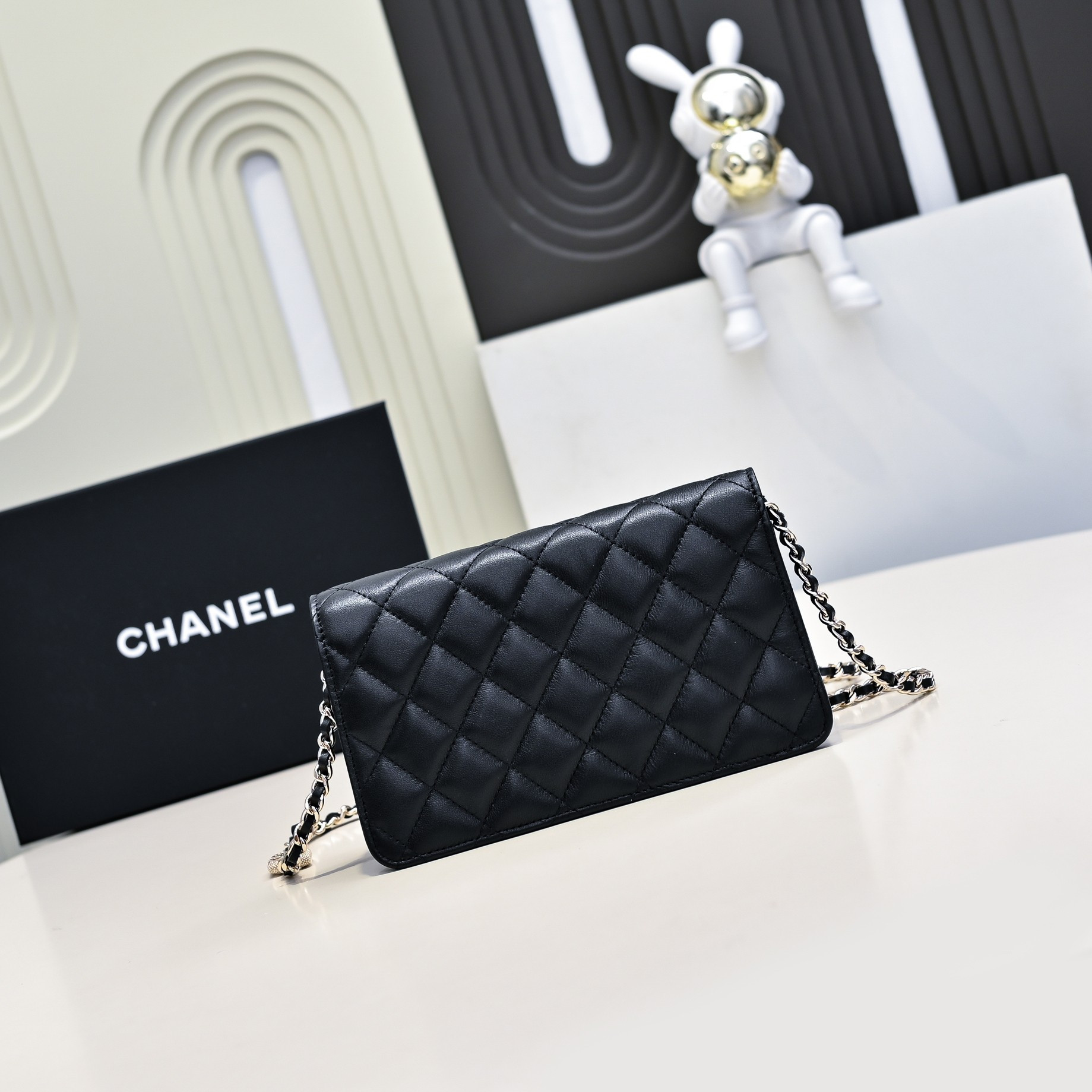 CHANEL Clutch with Chain 11x18.5x6cm