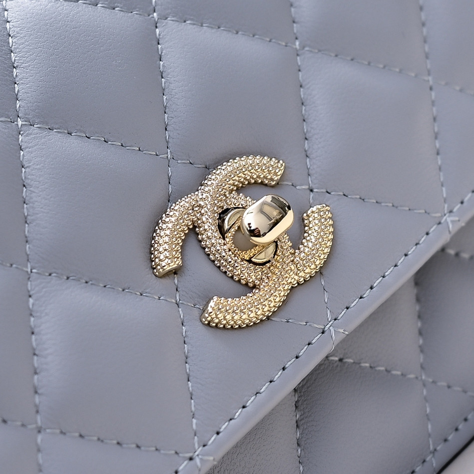 CHANEL Clutch with Chain 11x18.5x6cm