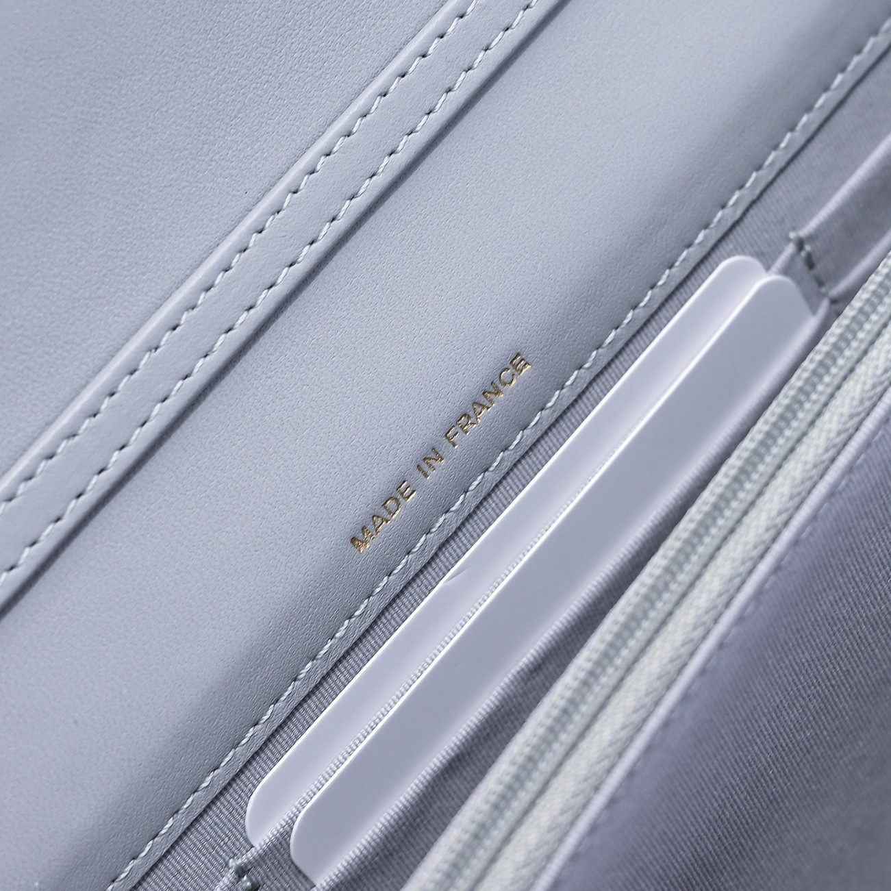 CHANEL Clutch with Chain 11x18.5x6cm