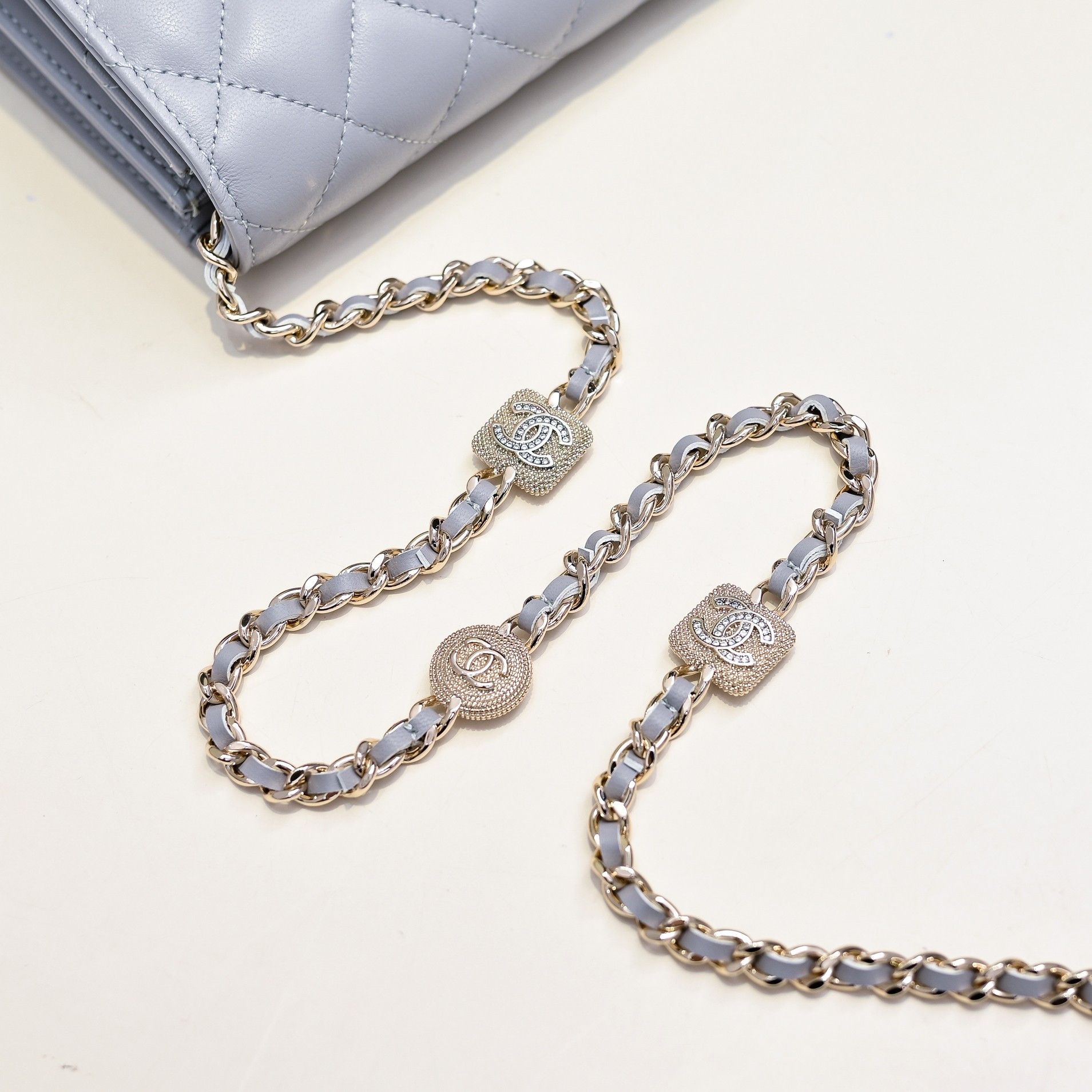 CHANEL Clutch with Chain 11x18.5x6cm