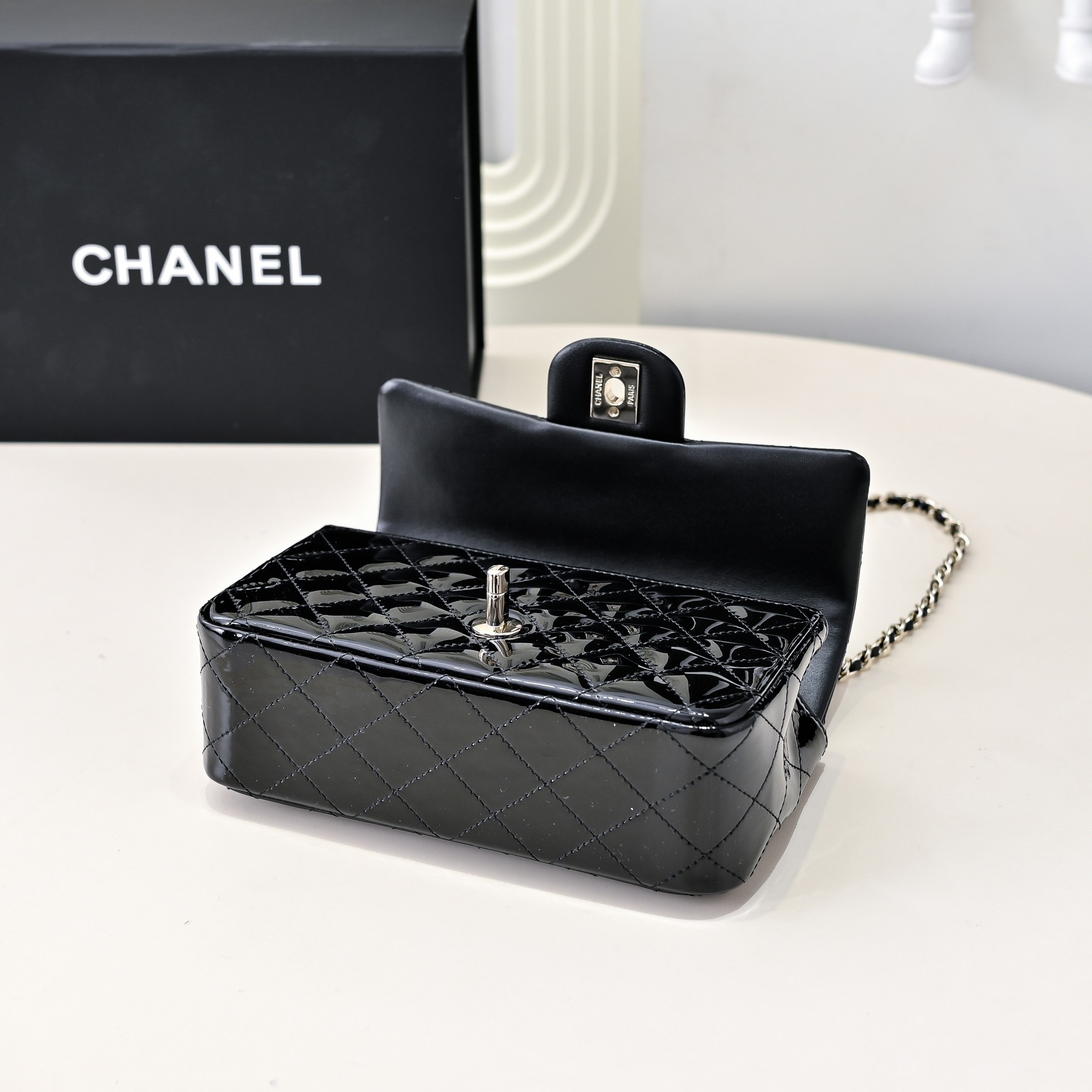 CHANEL Mini Classic Handbag With Top Handle 20x12x6cm